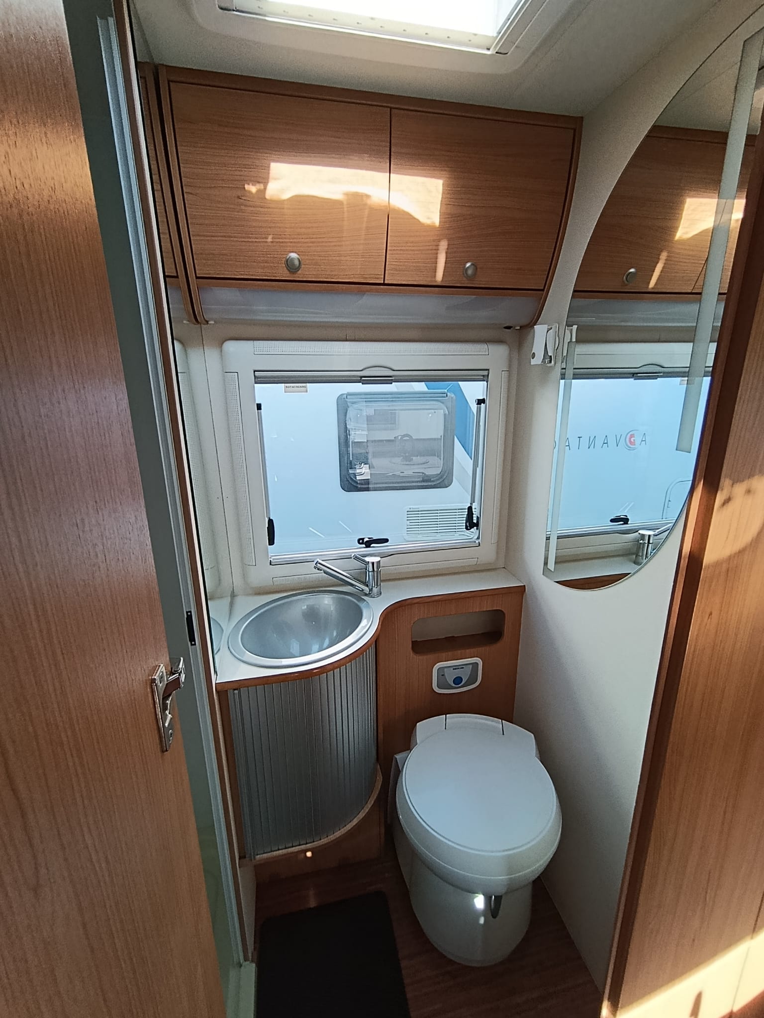 ADRIA Vision ***Maximale Freiheit dank Vollautarkie***Grenzenloses Reisen***Efoy Anlage*Solar*Wechselrichter 4000W*Dieselheizung*-image-25