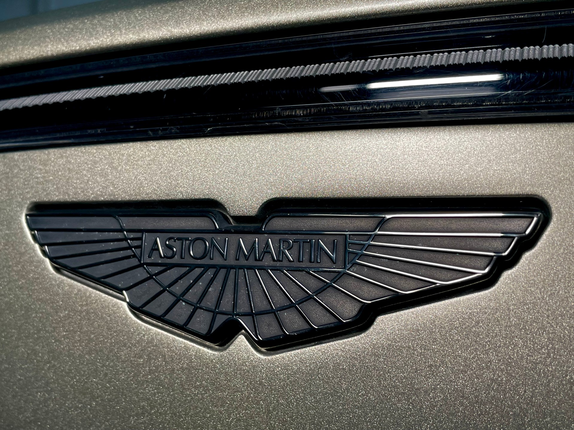 ASTON MARTIN V8 Vantage 4.0 Coupé CH- Fzg. in Q- Sonder-Lack Satin & Carbon Brakes, NP: 225‘000.--image-18