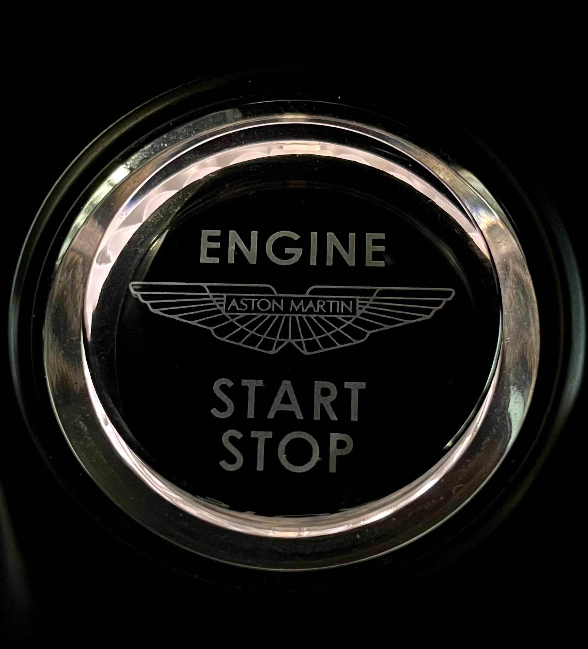 ASTON MARTIN V8 Vantage 4.0 Coupé CH- Fzg. in Q- Sonder-Lack Satin & Carbon Brakes, NP: 225‘000.--image-31