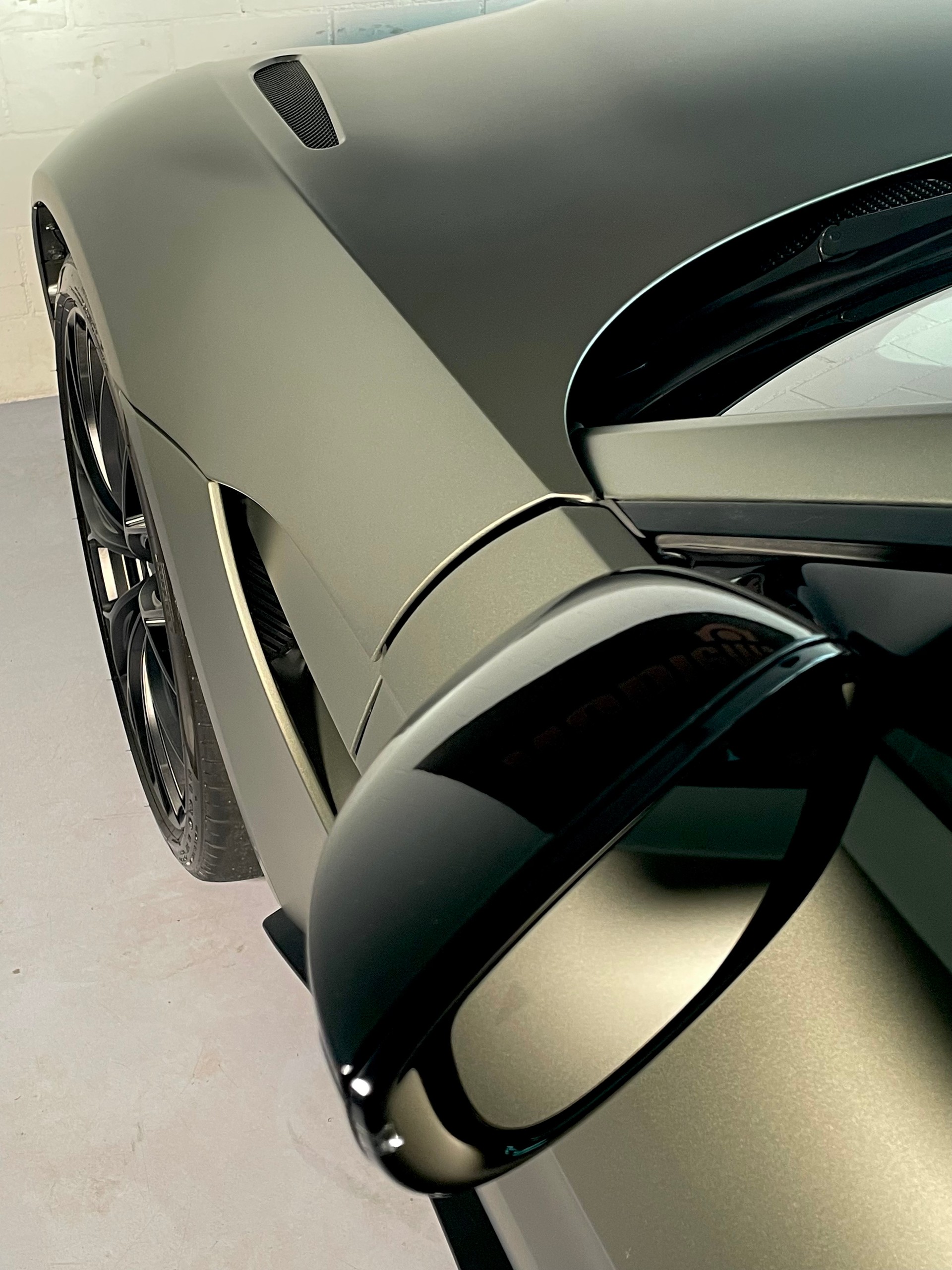 ASTON MARTIN V8 Vantage 4.0 Coupé CH- Fzg. in Q- Sonder-Lack Satin & Carbon Brakes, NP: 225‘000.--image-14
