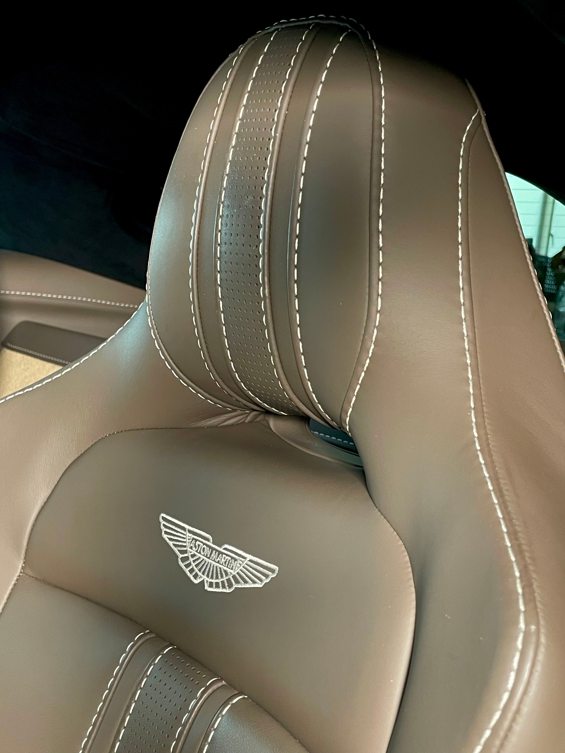 ASTON MARTIN V8 Vantage 4.0 Coupé CH- Fzg. in Q- Sonder-Lack Satin & Carbon Brakes, NP: 225‘000.--image-23