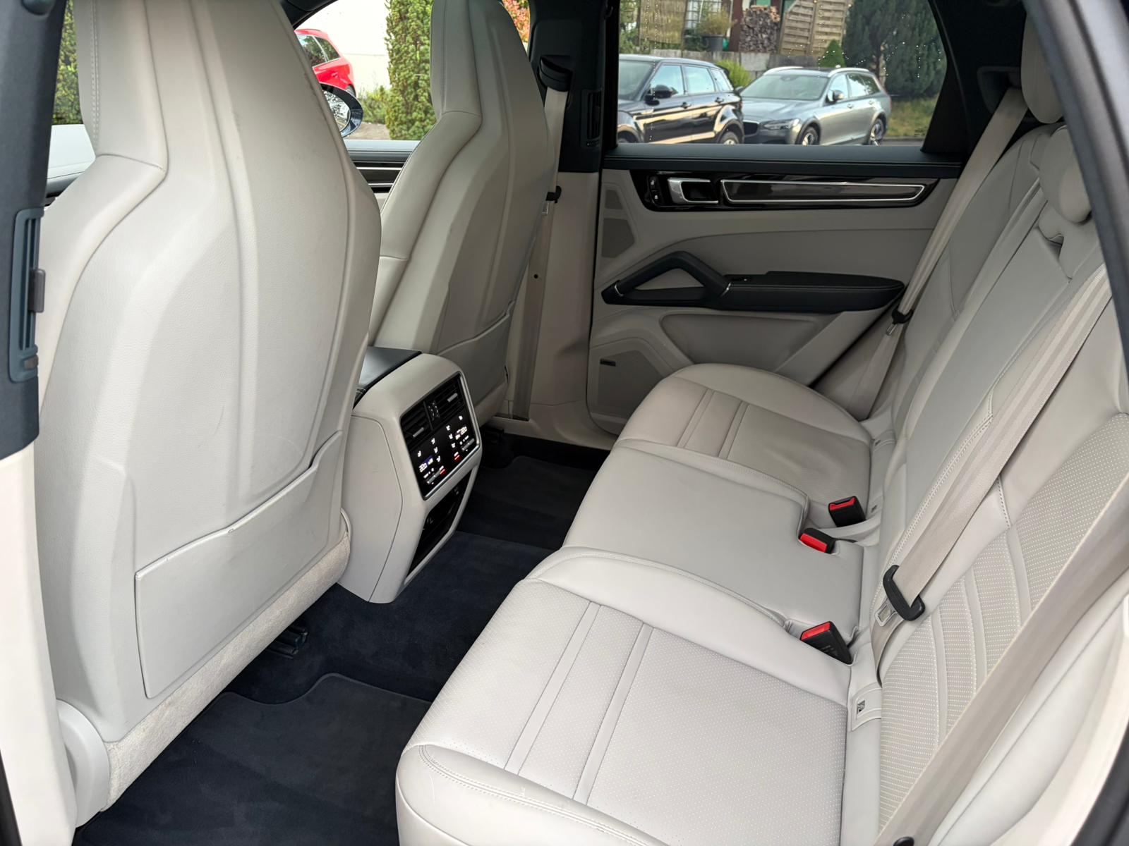 PORSCHE Cayenne-image-10