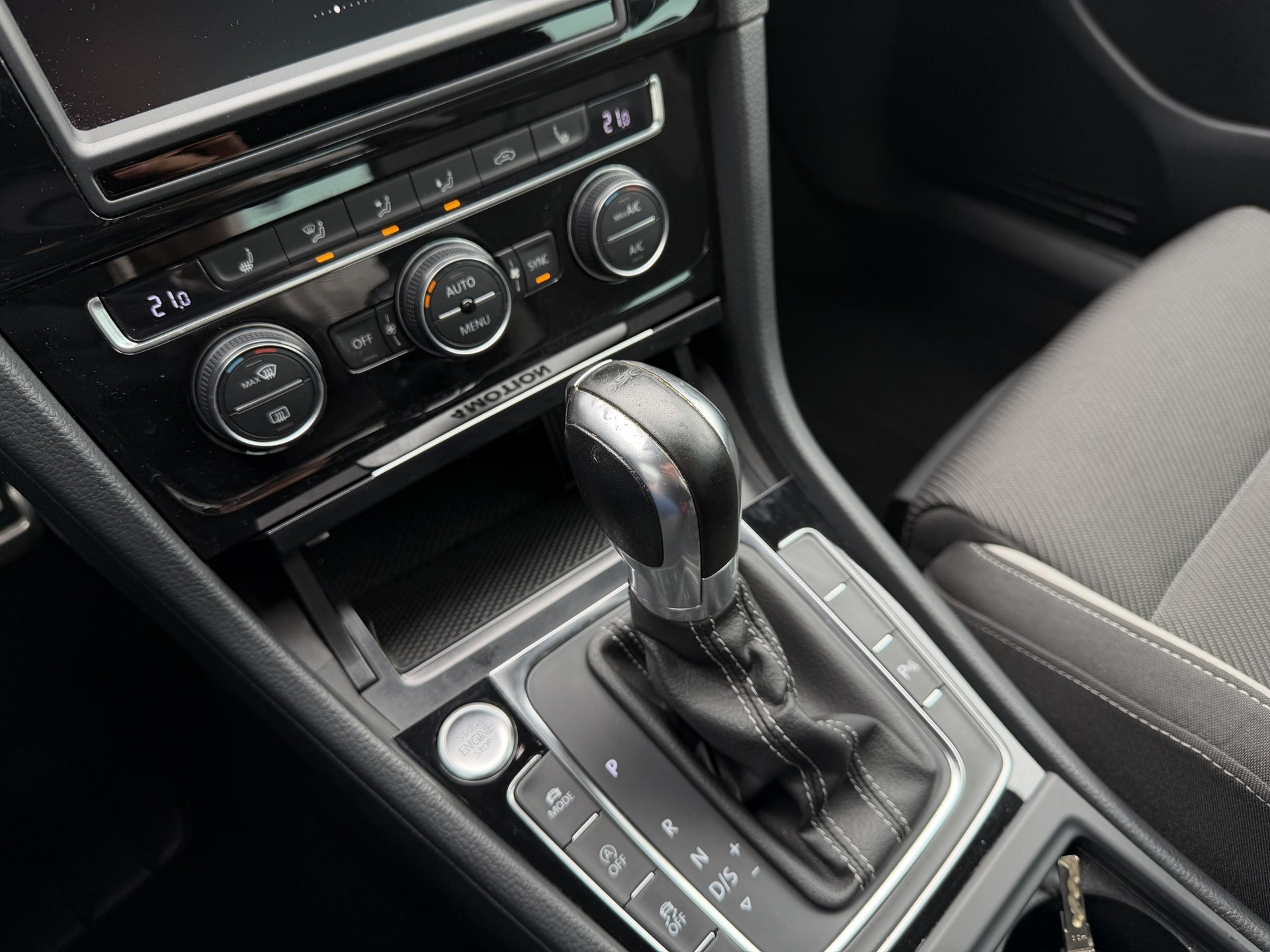 VW Golf 2.0 TSI R 4Motion DSG-image-13