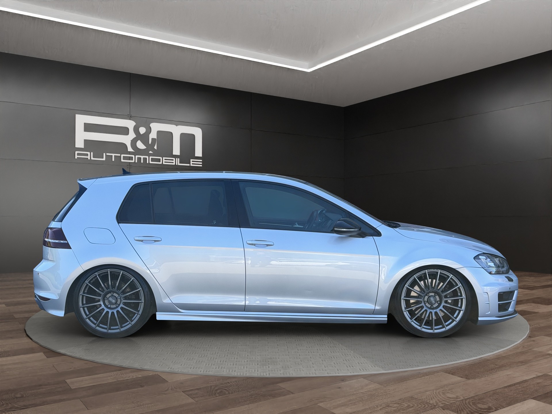 VW Golf 2.0 TSI R 4Motion DSG-showroom-element-2