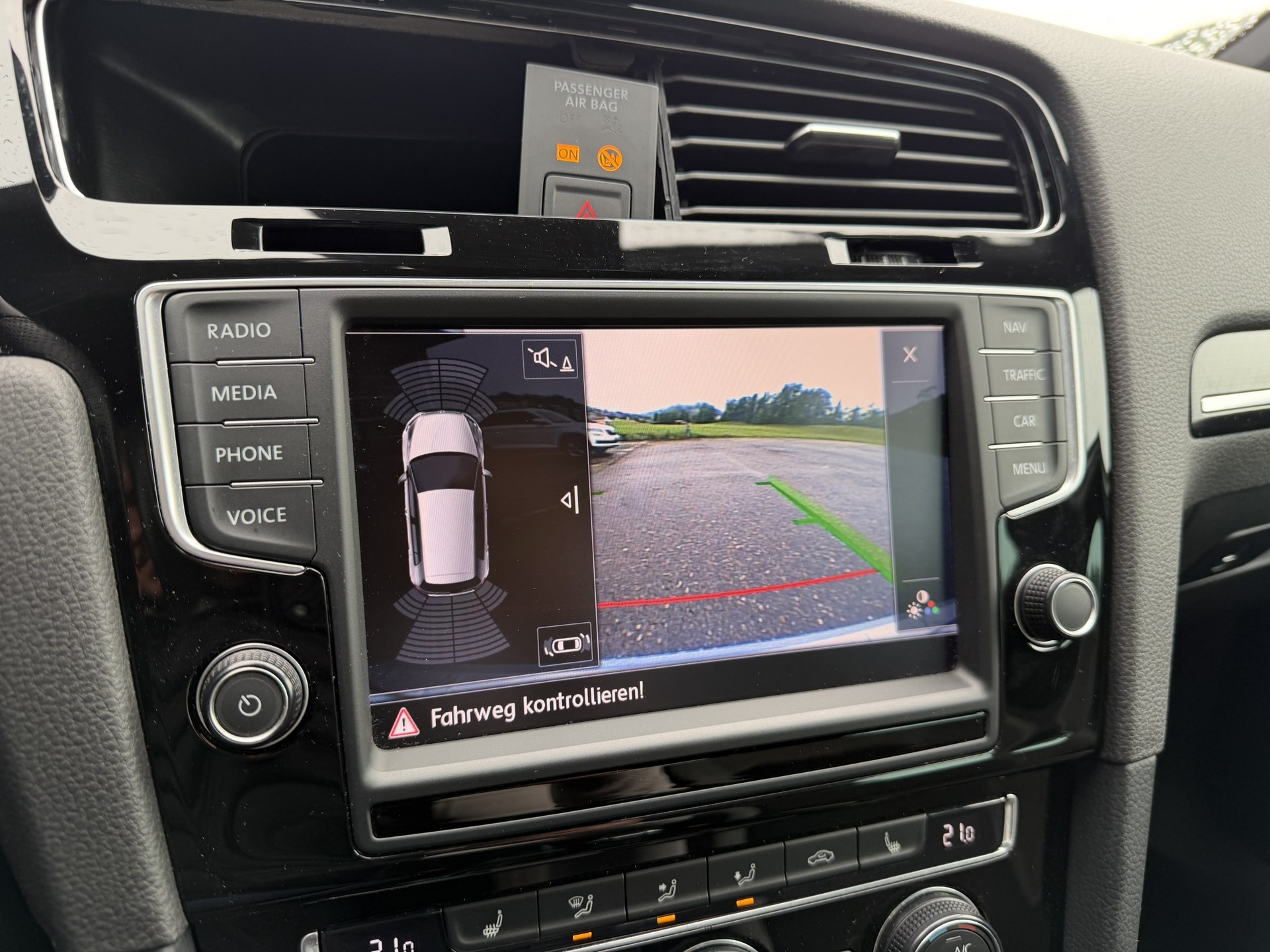 VW Golf 2.0 TSI R 4Motion DSG-image-11