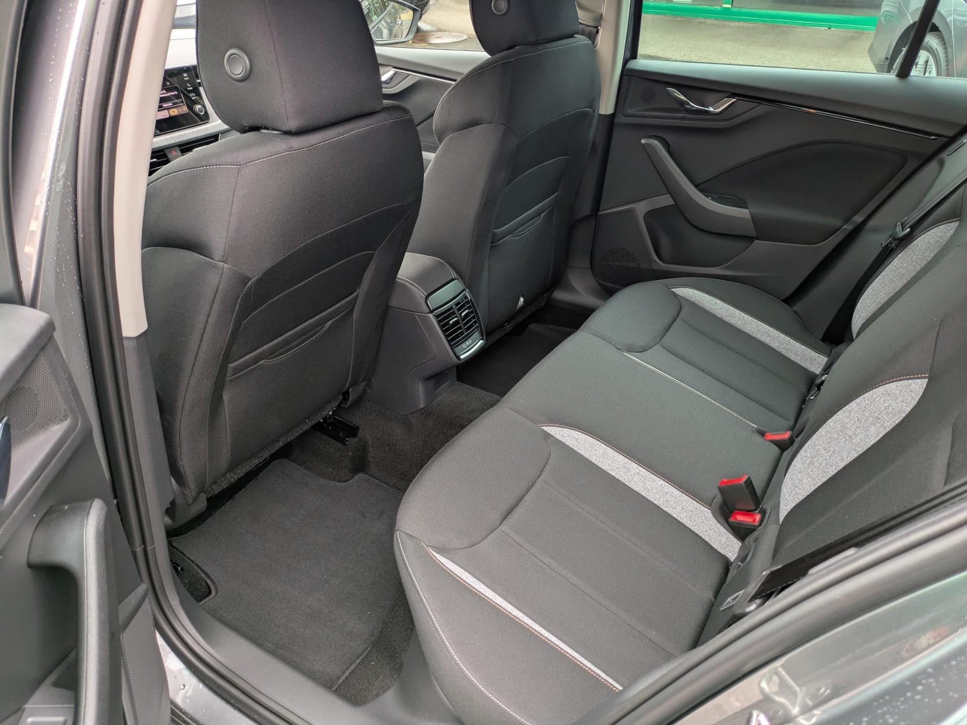 SKODA Kamiq 1.0 TSI Selection DSG-image-11