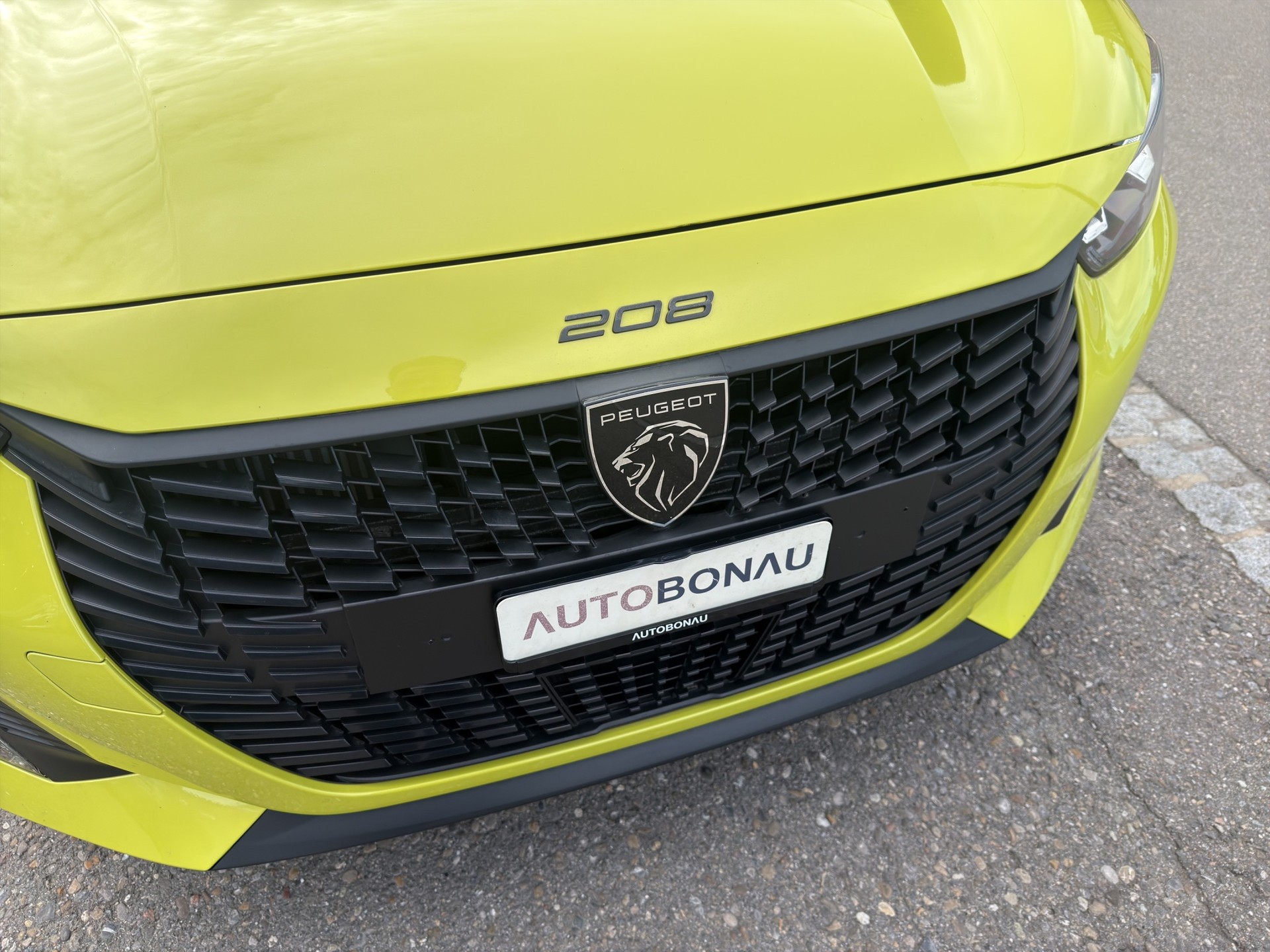 PEUGEOT 208 1.2 Hybrid Style-image-34