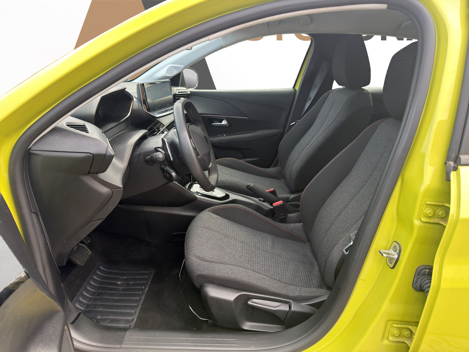 PEUGEOT 208 1.2 Hybrid Style-image-8