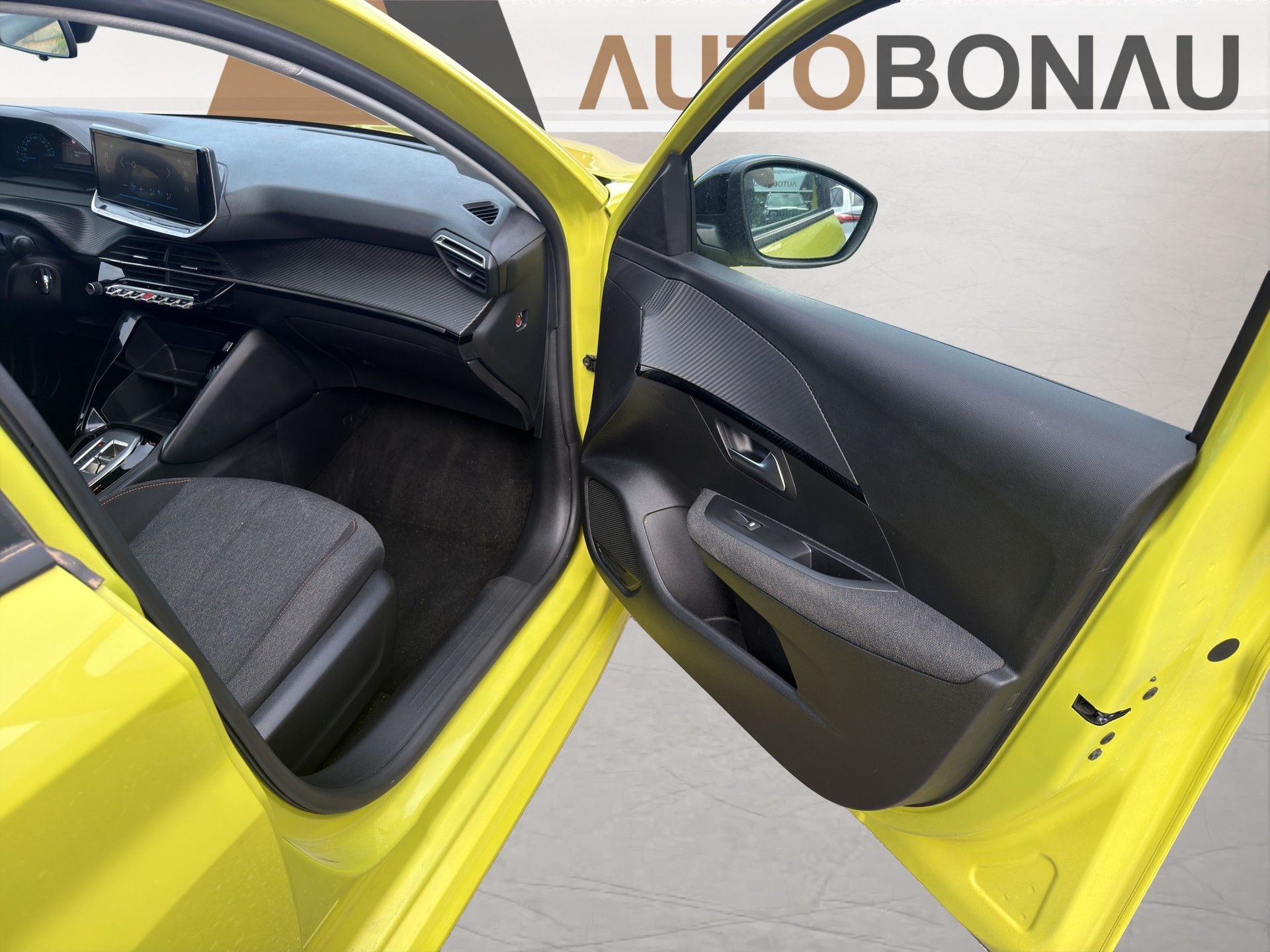 PEUGEOT 208 1.2 Hybrid Style-image-13