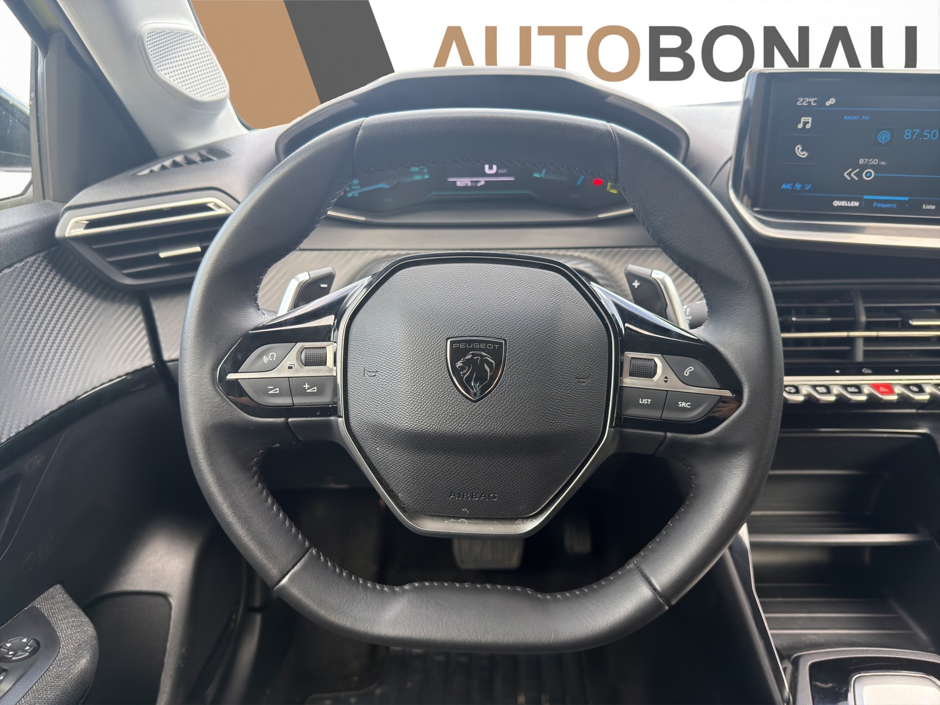 PEUGEOT 208 1.2 Hybrid Style-image-17