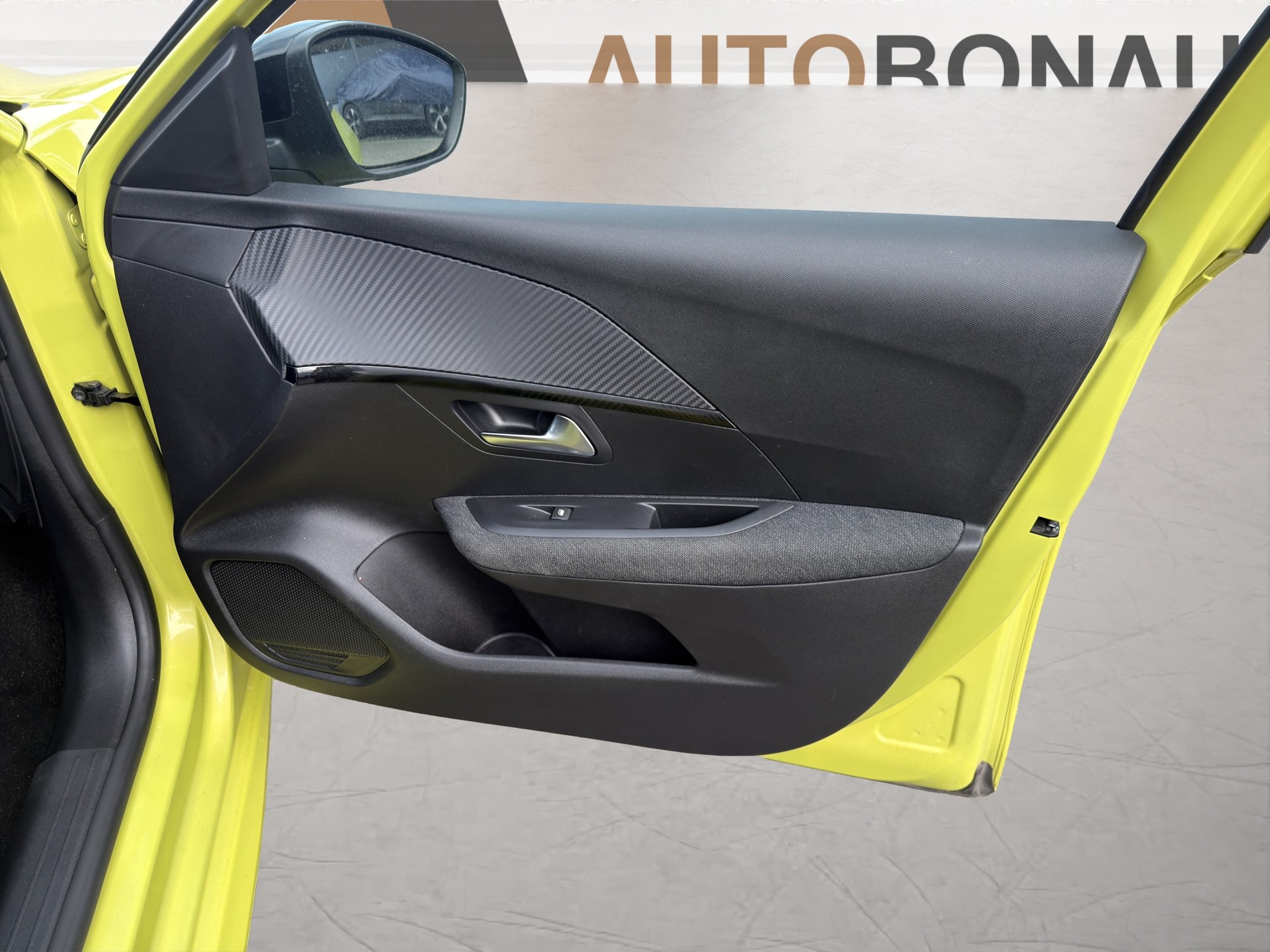 PEUGEOT 208 1.2 Hybrid Style-image-14