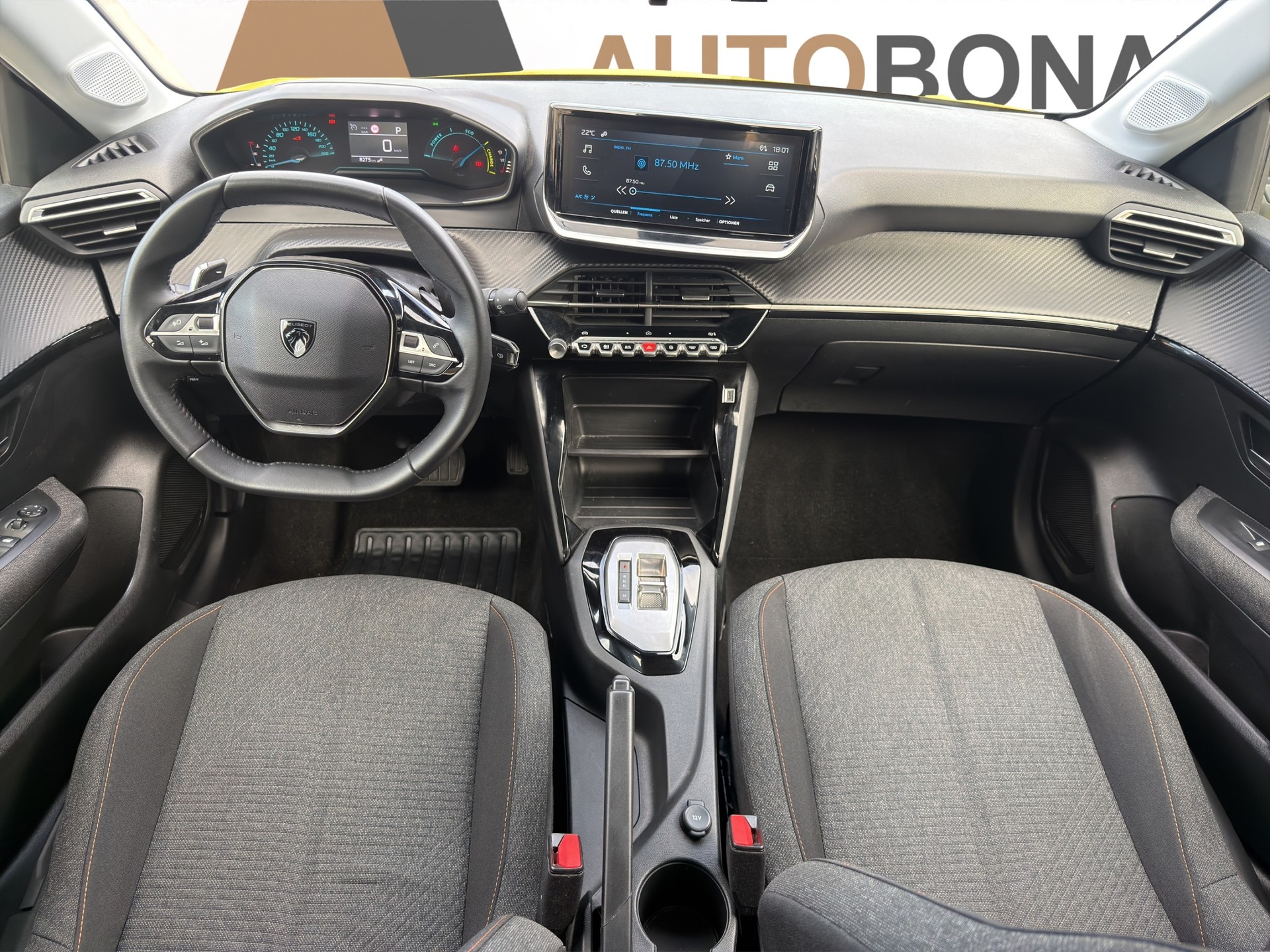 PEUGEOT 208 1.2 Hybrid Style-image-11