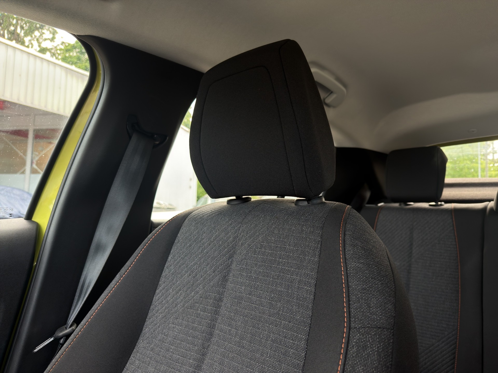 PEUGEOT 208 1.2 Hybrid Style-image-38