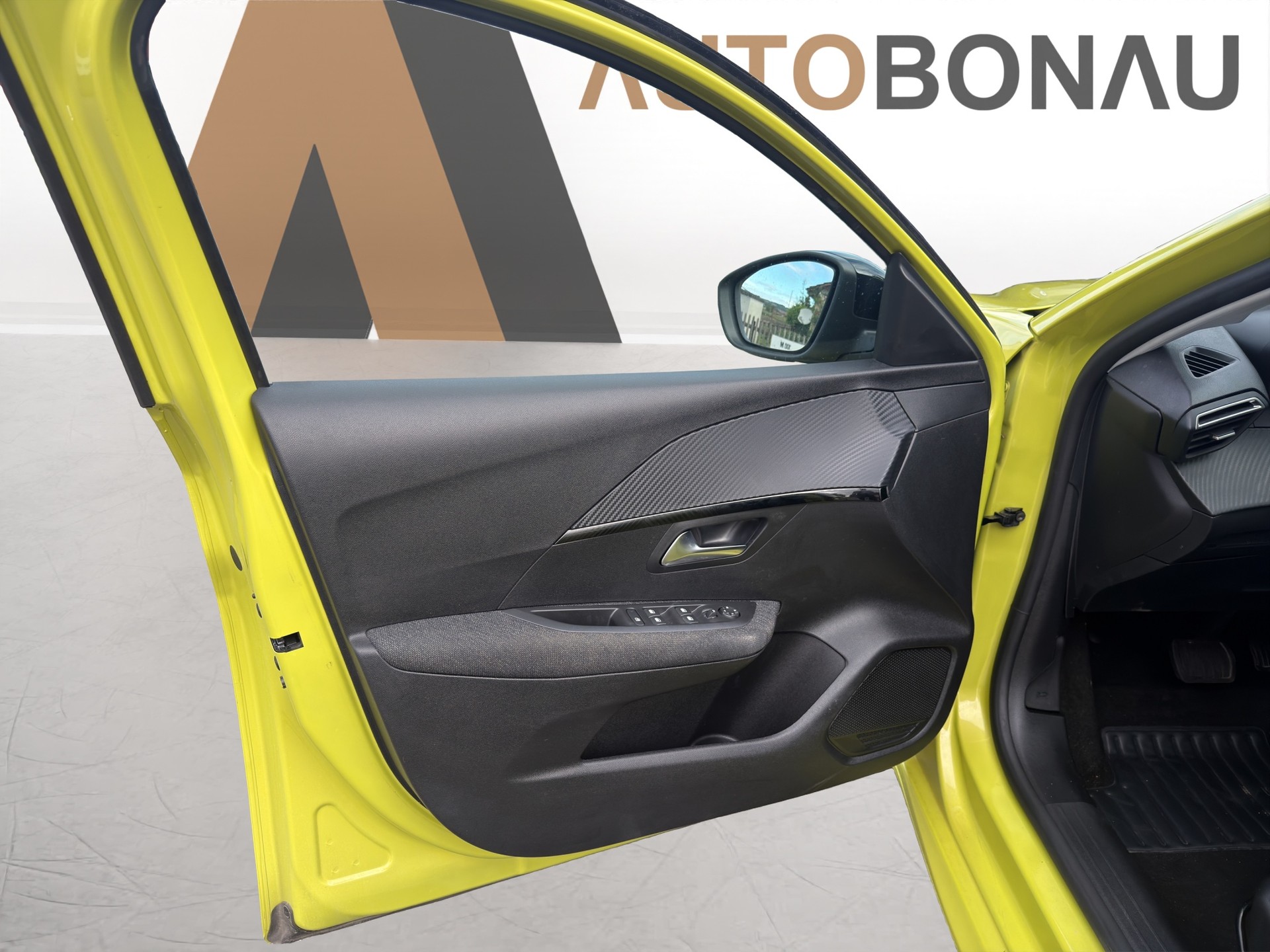 PEUGEOT 208 1.2 Hybrid Style-image-10