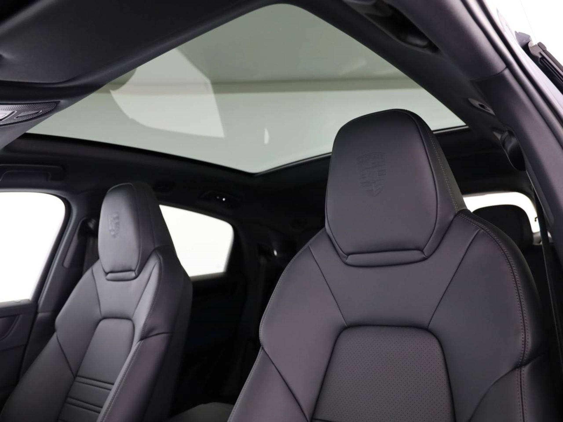 PORSCHE Cayenne Coupé Black Edition-image-16