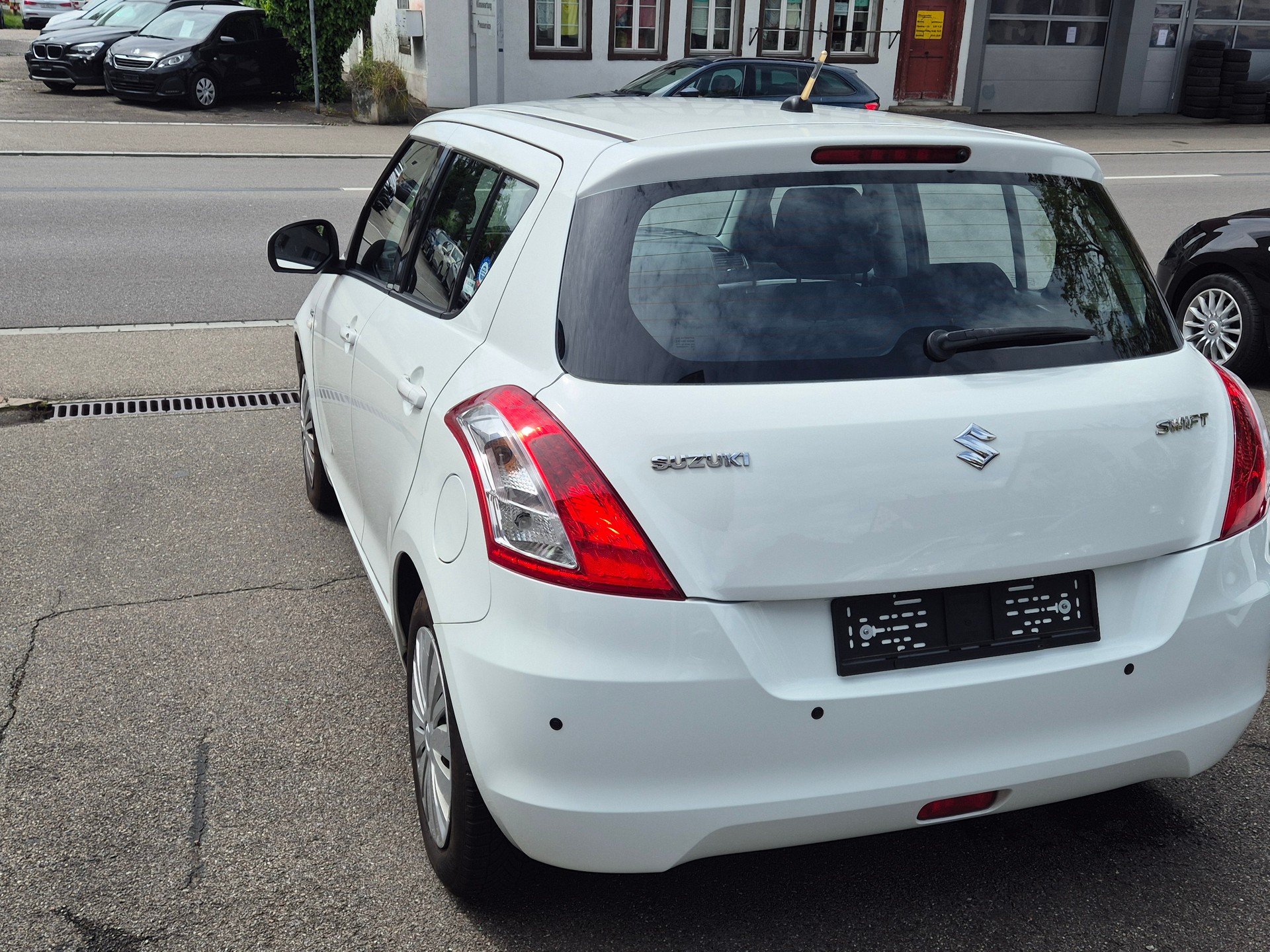 SUZUKI SWIFT-showroom-element-3