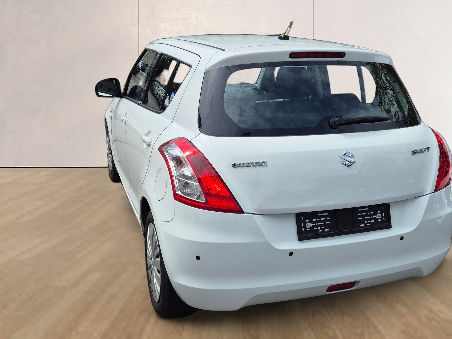 SUZUKI SWIFT-showroom-element-3