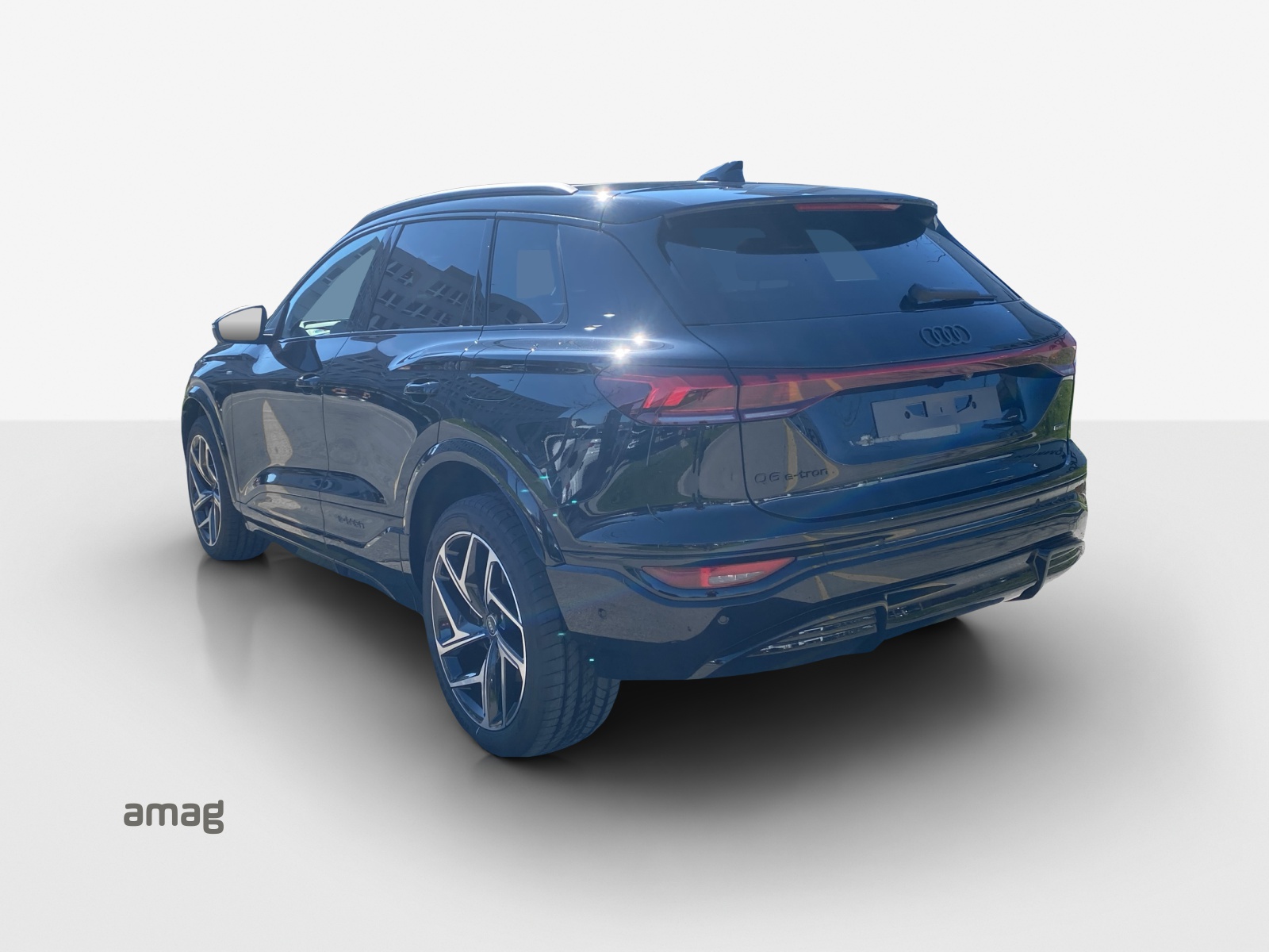 AUDI Q6 e-tron quattro-showroom-element-2