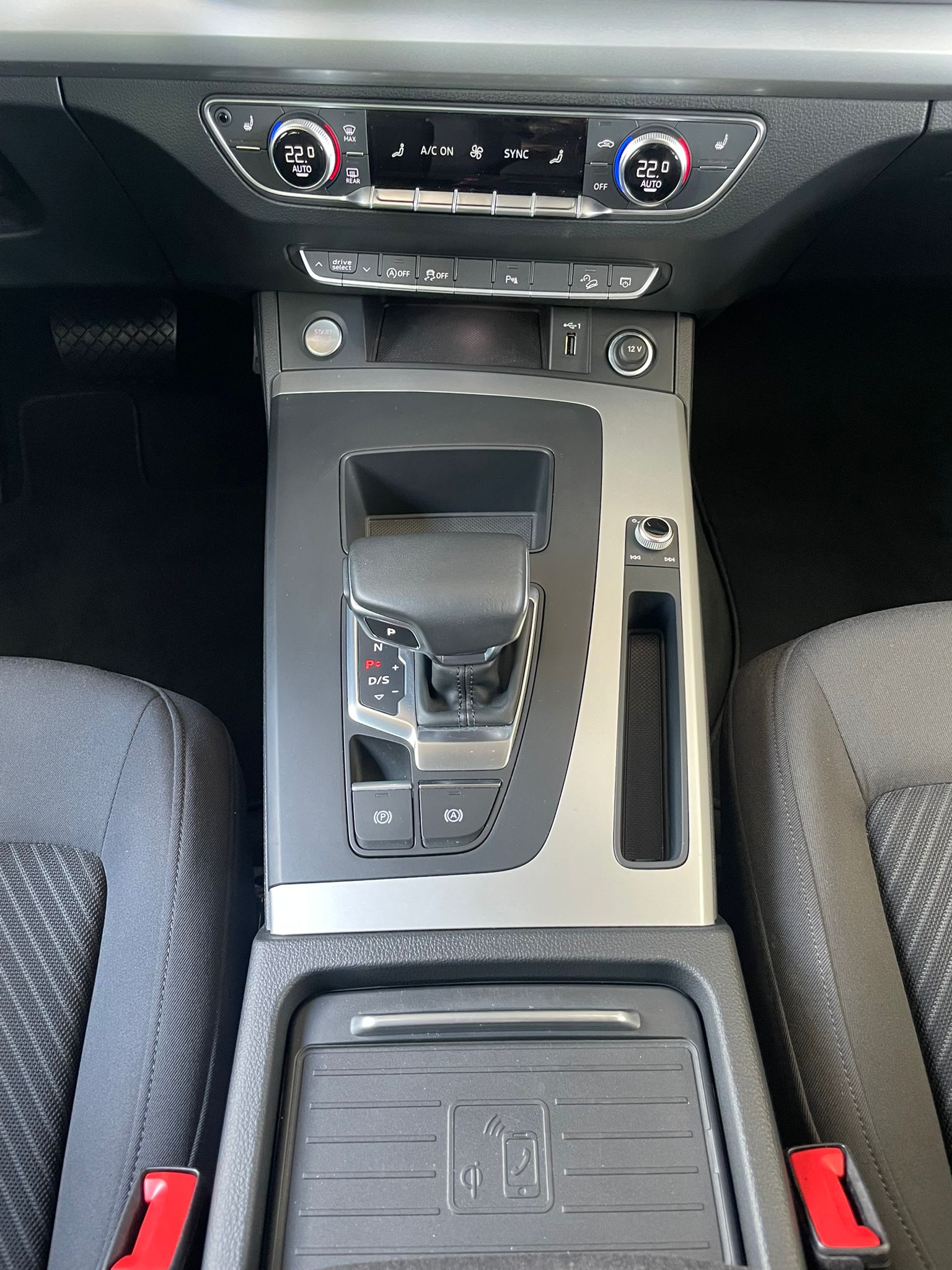 AUDI Q5 2.0 40 TDI quattro S-Tronic-image-9