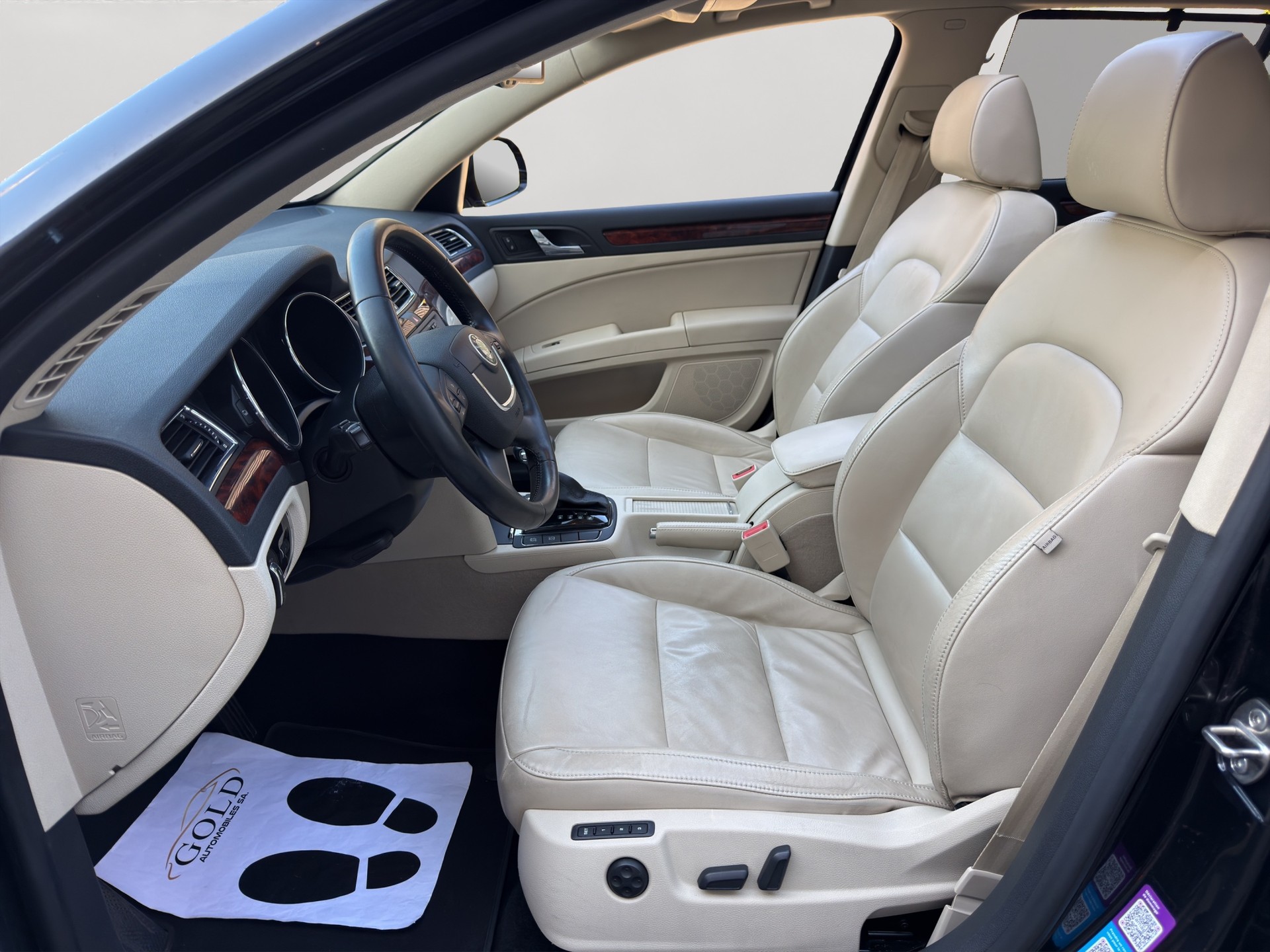 SKODA Superb Combi 1.8 TSI Elegance DSG-image-7