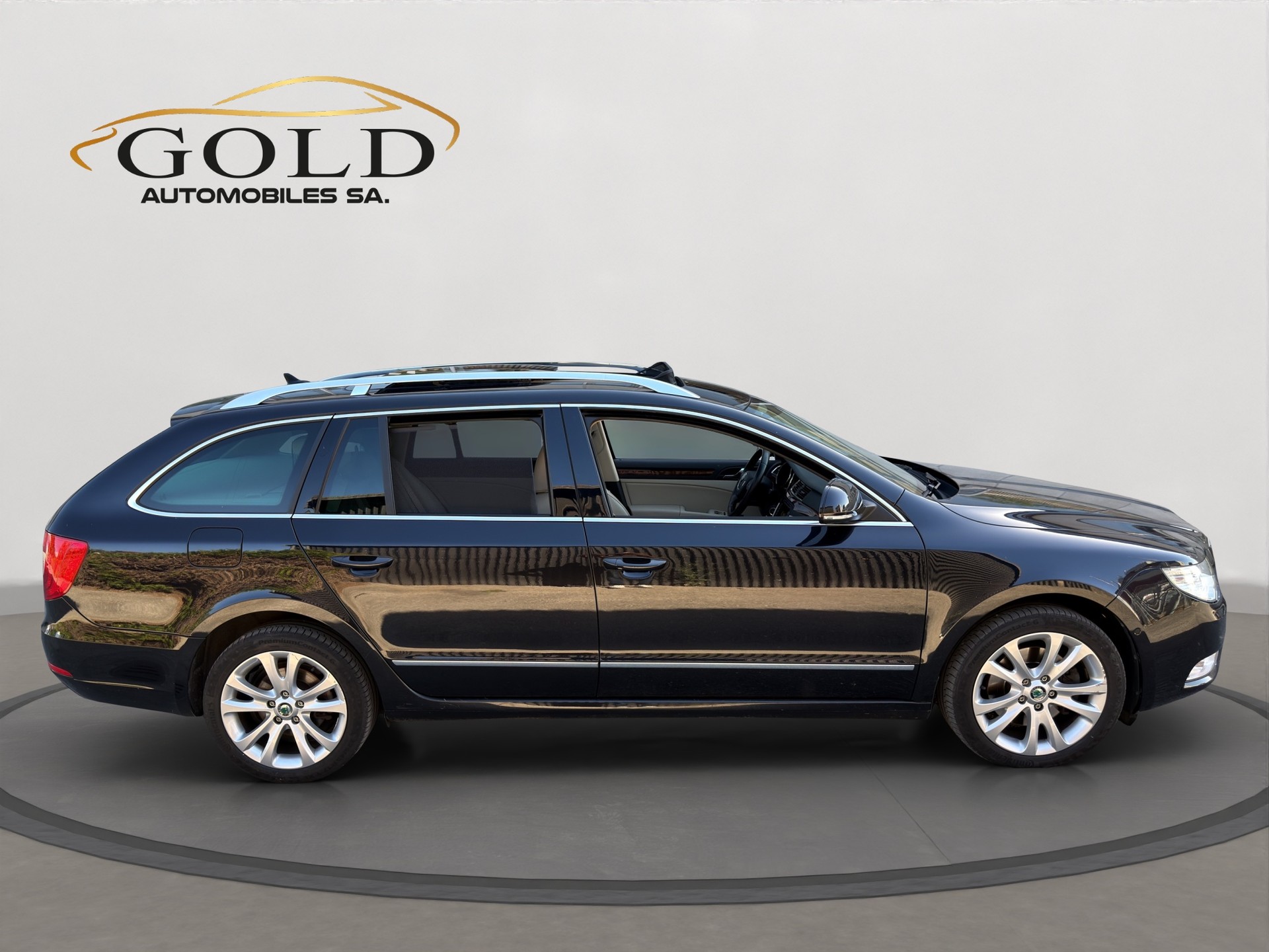 SKODA Superb Combi 1.8 TSI Elegance DSG-image-12