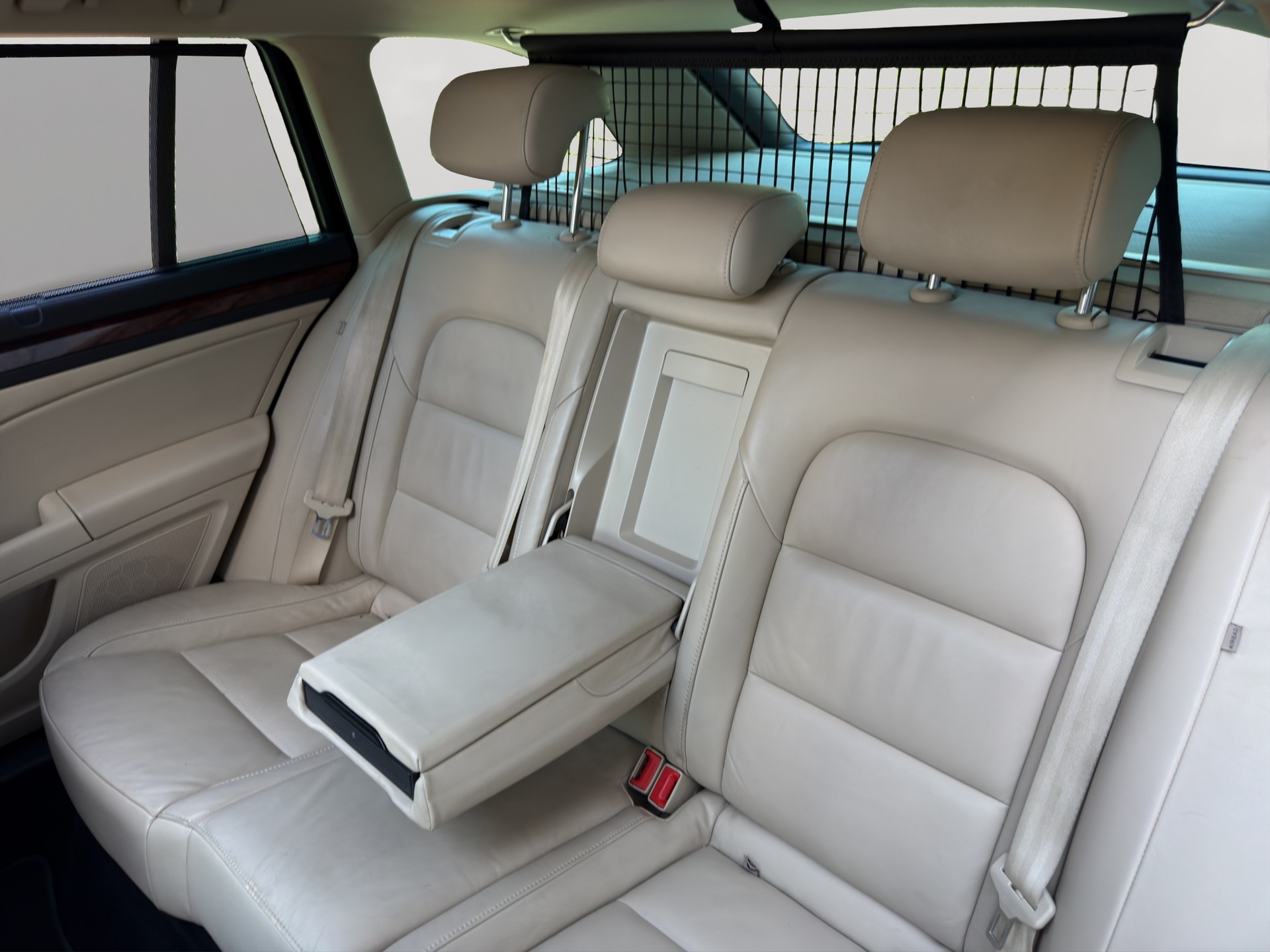 SKODA Superb Combi 1.8 TSI Elegance DSG-image-3