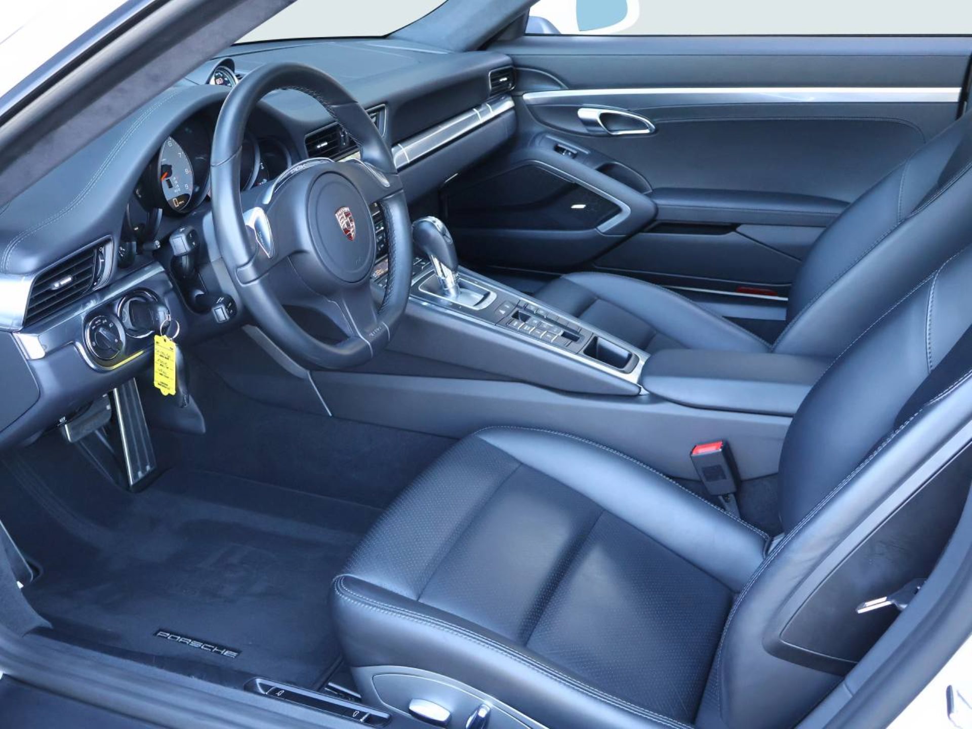 PORSCHE 911 Carrera 4S-showroom-element-3