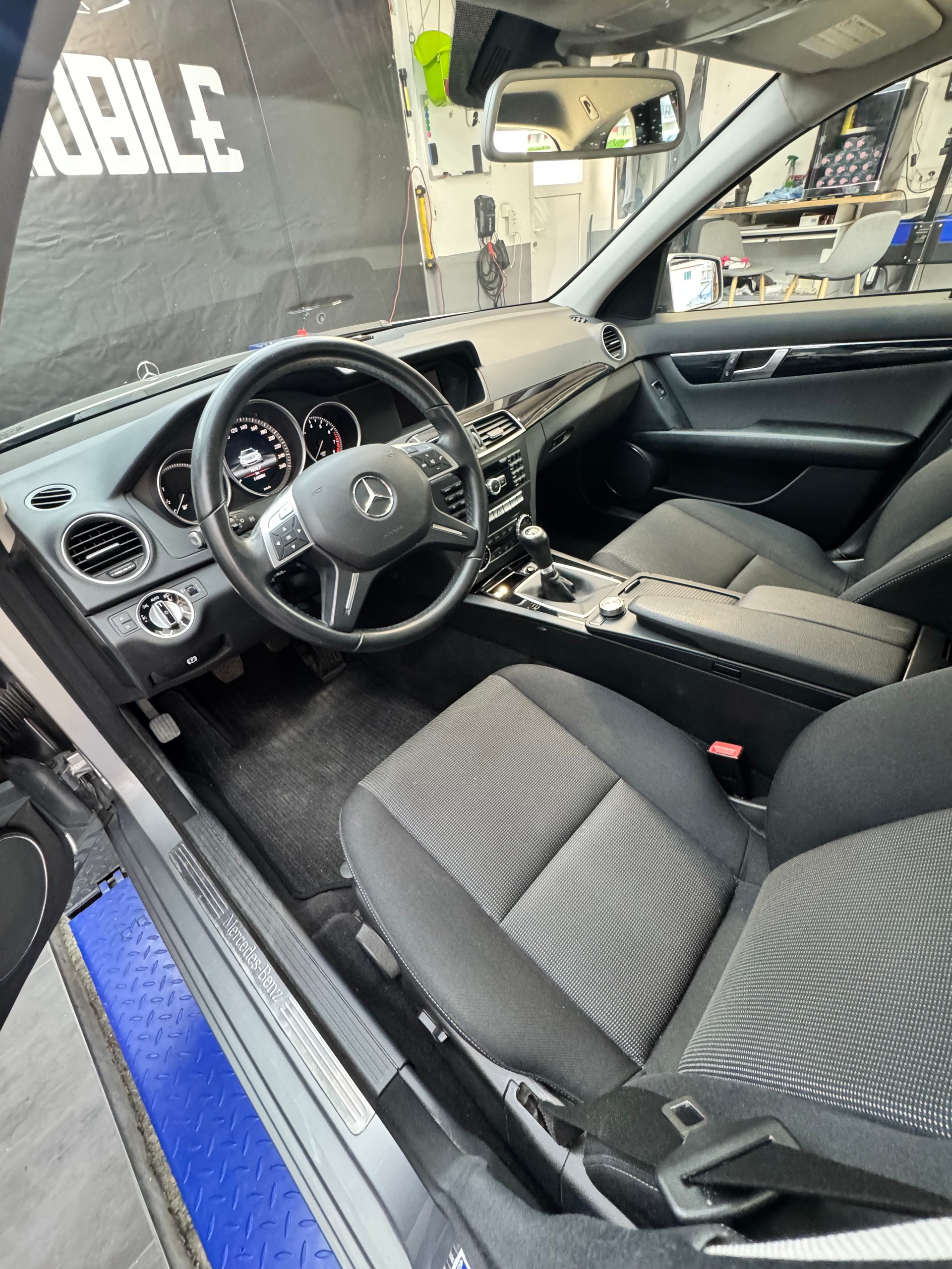MERCEDES-BENZ C 180-image-9