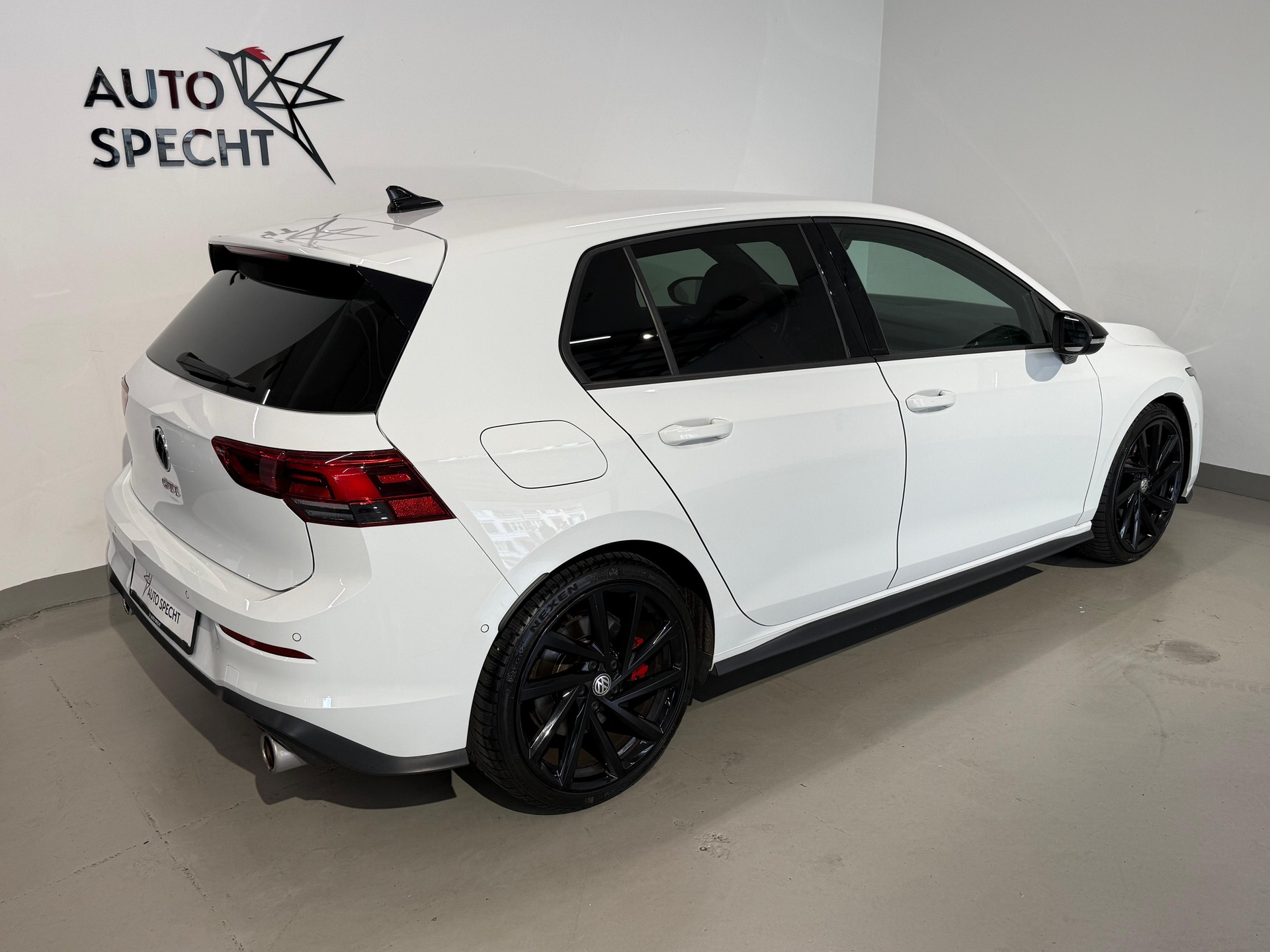 VW Golf 2.0 TSI GTI DSG-showroom-element-3