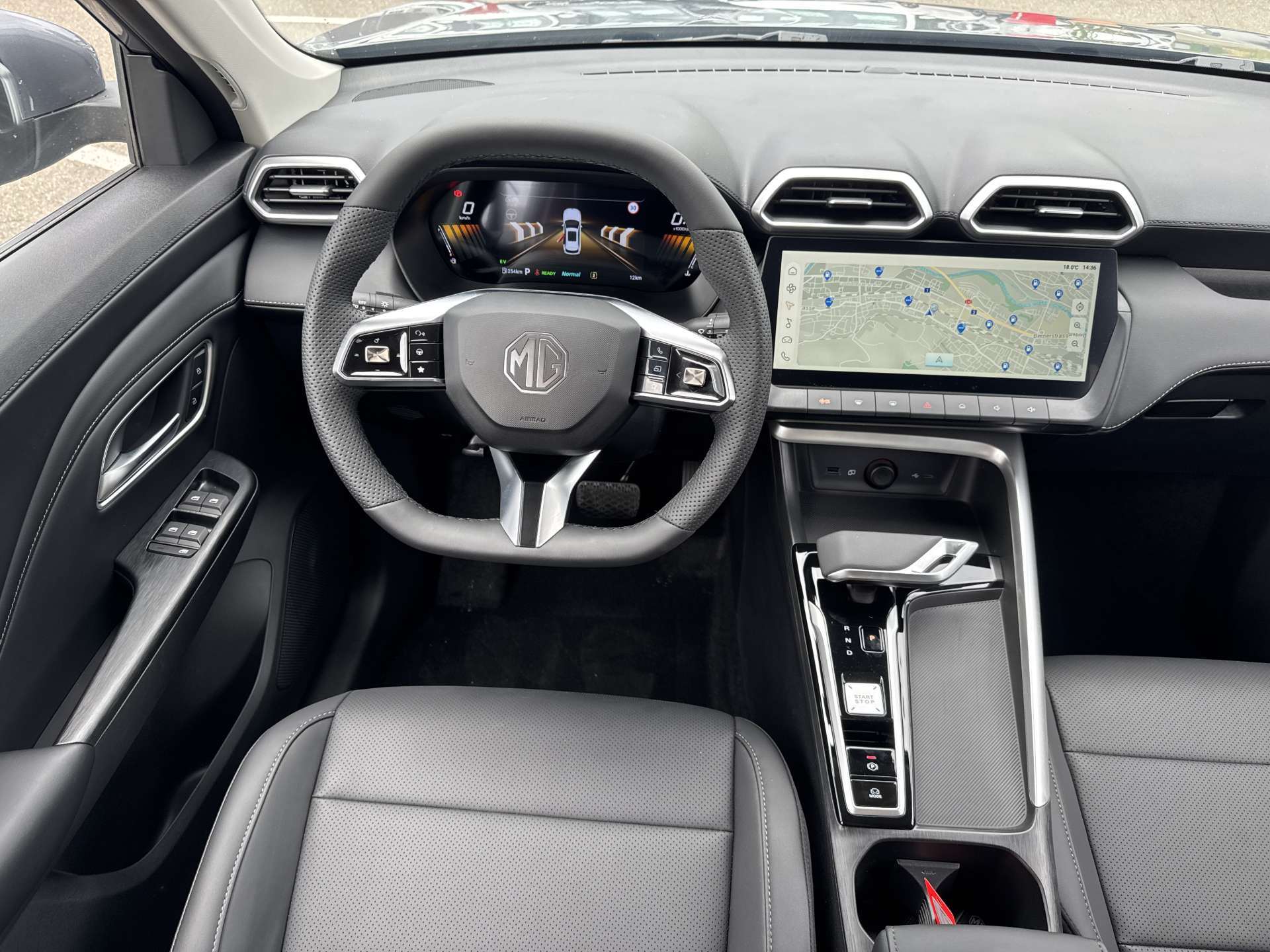 MG ZS 1.5 HEV Luxury Automat-image-4