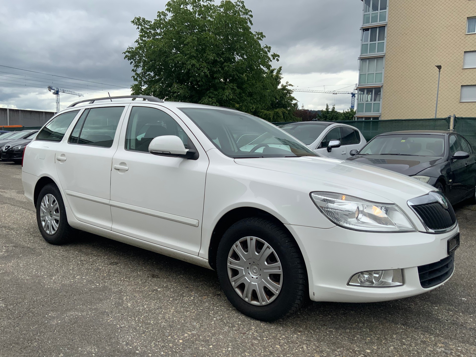 SKODA Octavia Combi 1.4 TSI Ambiente-image-3