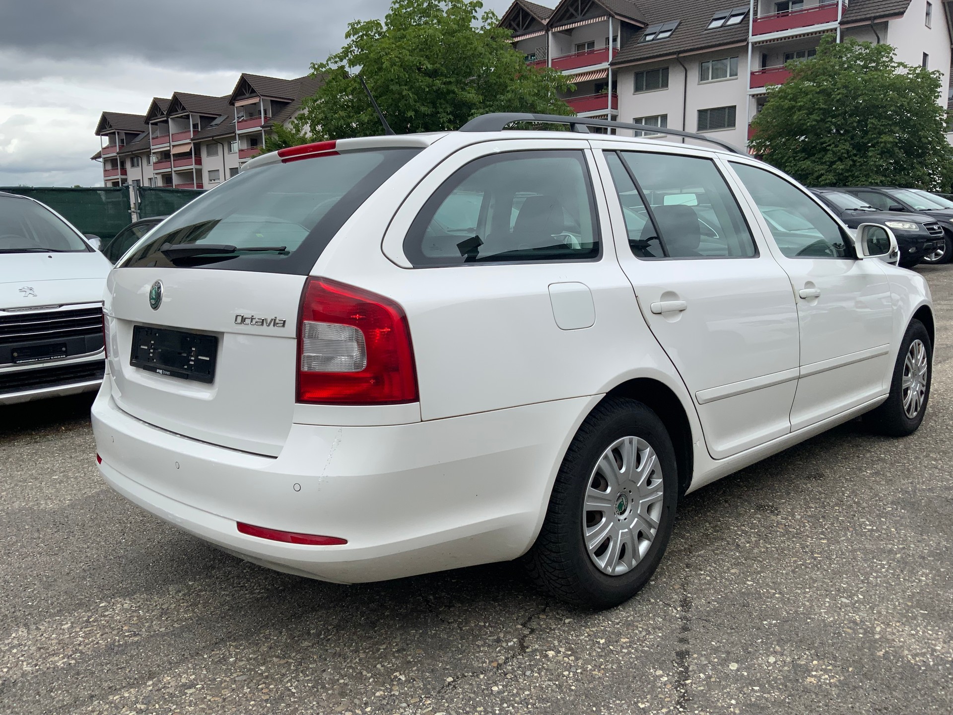 SKODA Octavia Combi 1.4 TSI Ambiente-image-5