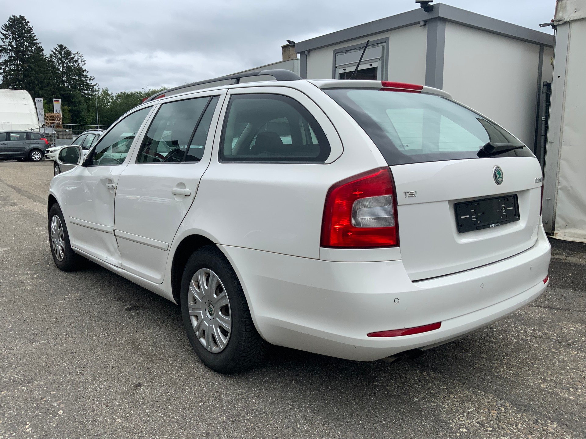 SKODA Octavia Combi 1.4 TSI Ambiente-image-4