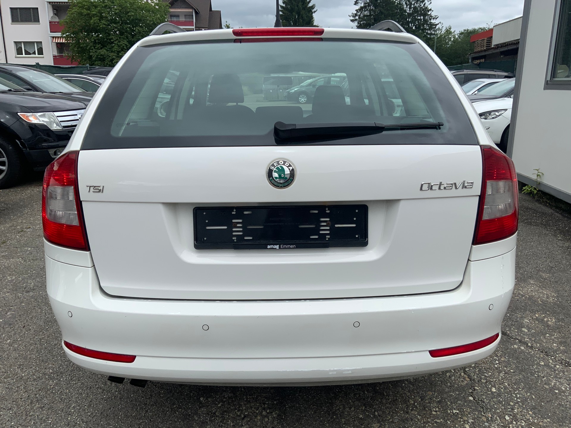 SKODA Octavia Combi 1.4 TSI Ambiente-image-6