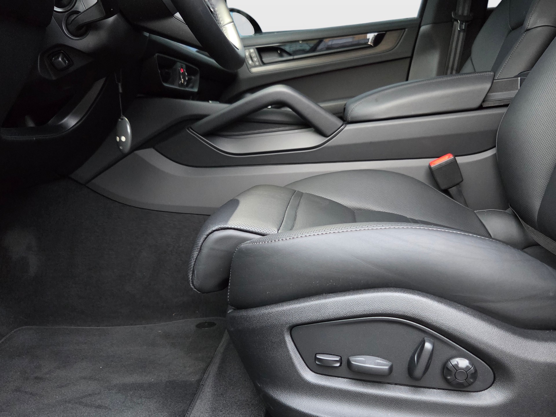 PORSCHE Cayenne Black Edition Tiptronic-image-15