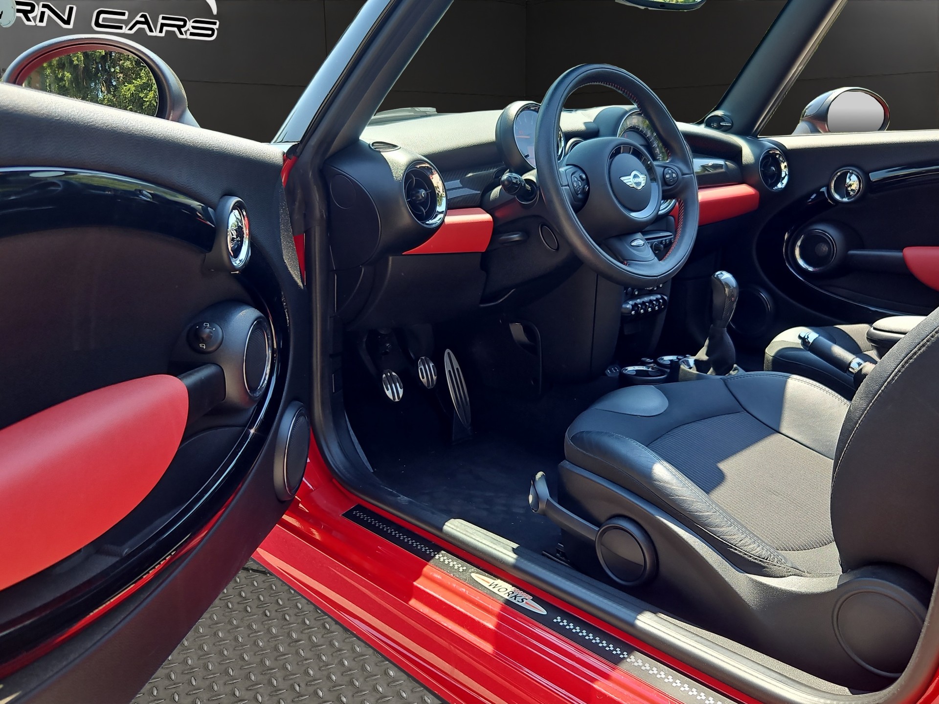 MINI Cooper John Cooper Works Cabriolet-image-17