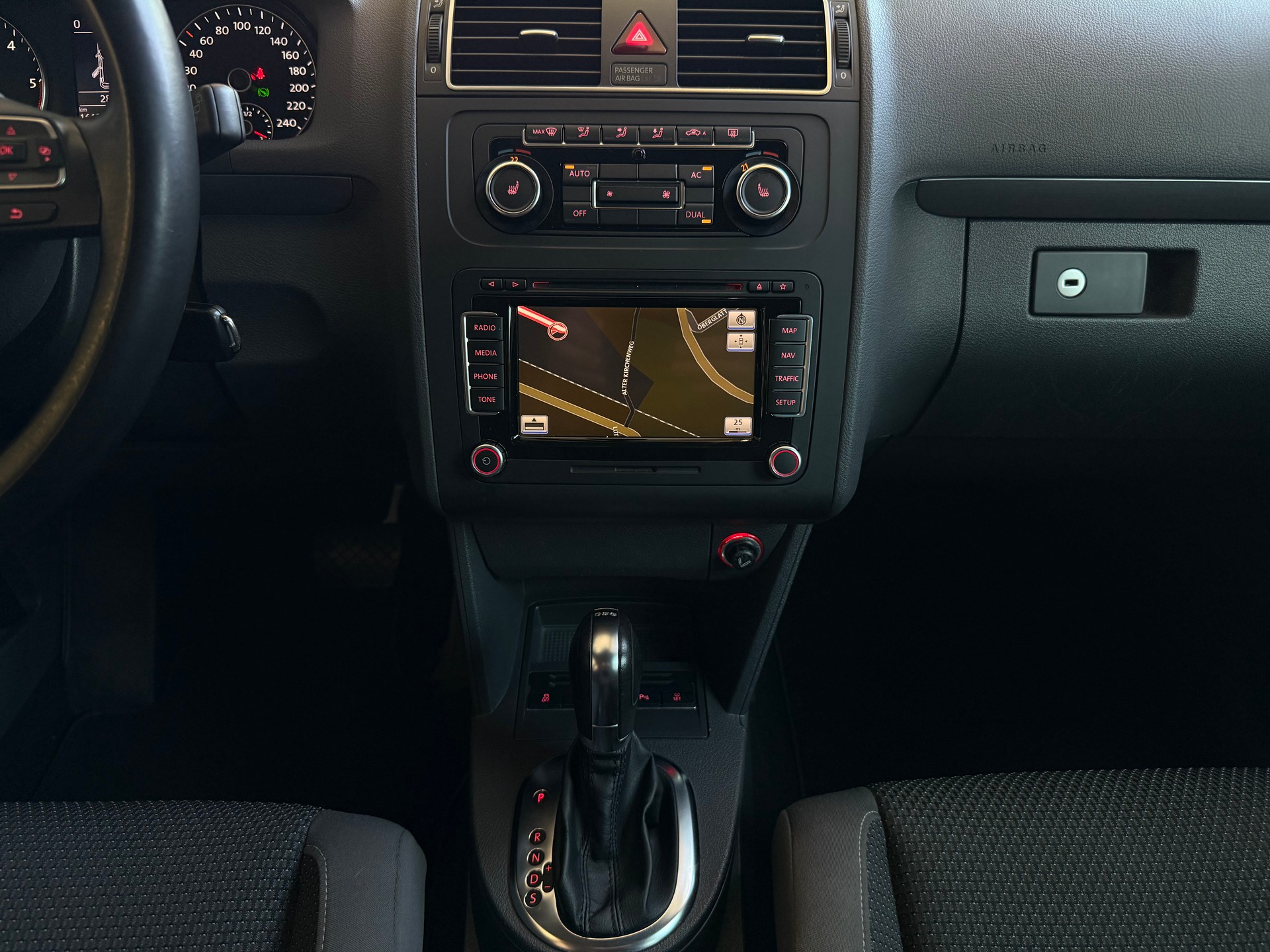 VW Touran 2.0 TDI BMT Comfortline DSG-image-14
