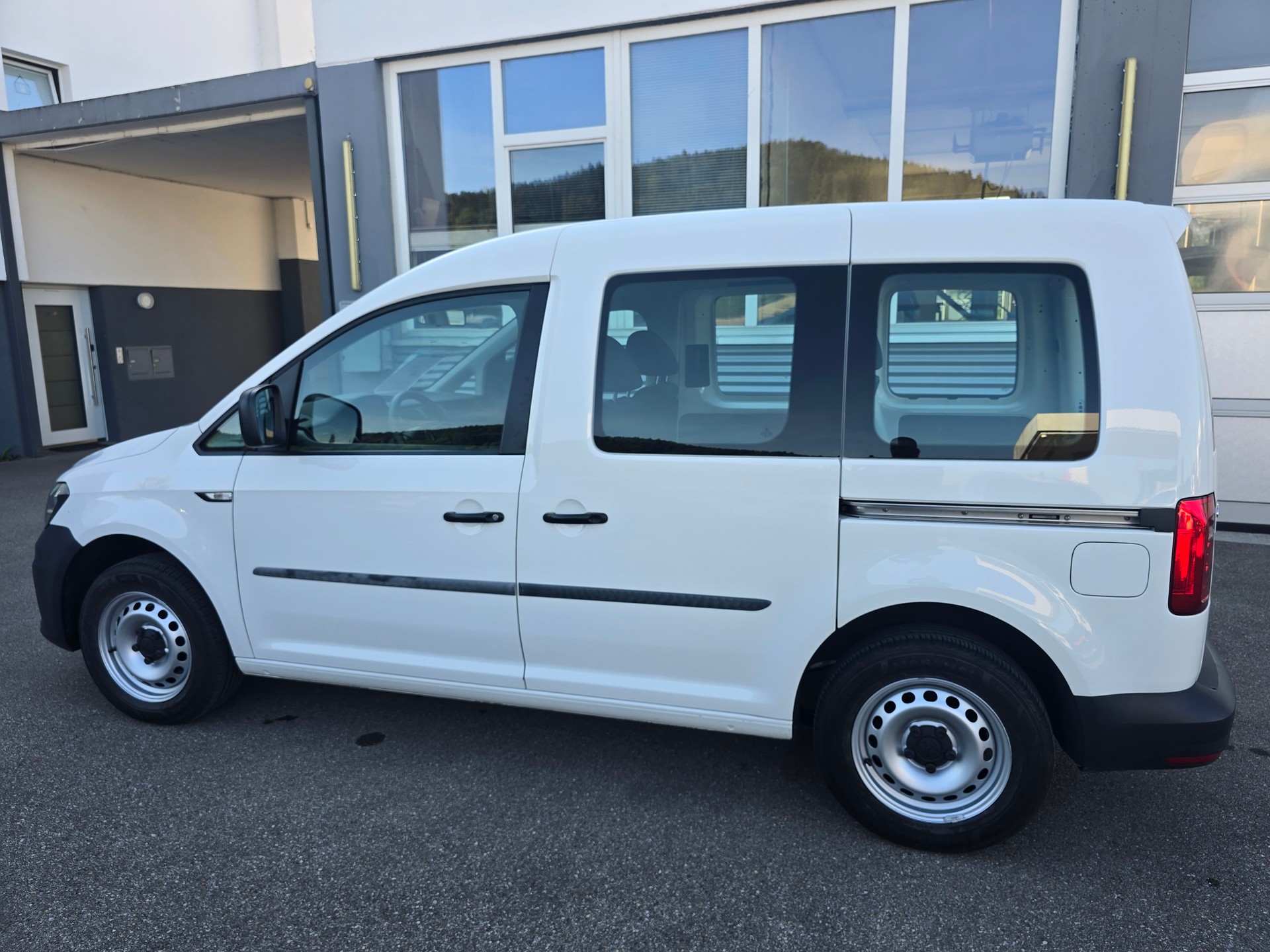 VW Caddy 2.0TDI BlueMotion Technology*TOP-ZUSTAND*Frsch ab MFK"Frisch ab Service**-image-5
