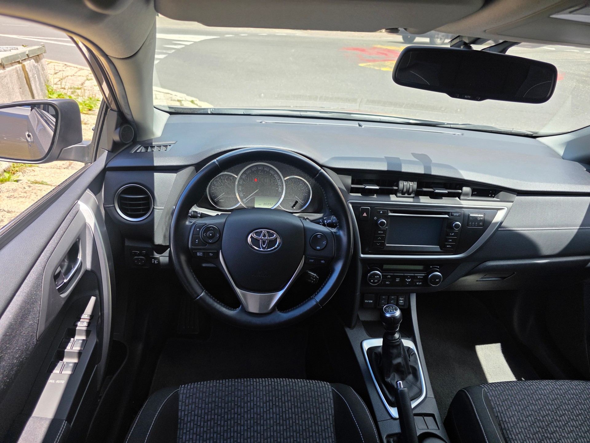 TOYOTA Auris 1.6 Trend-image-7