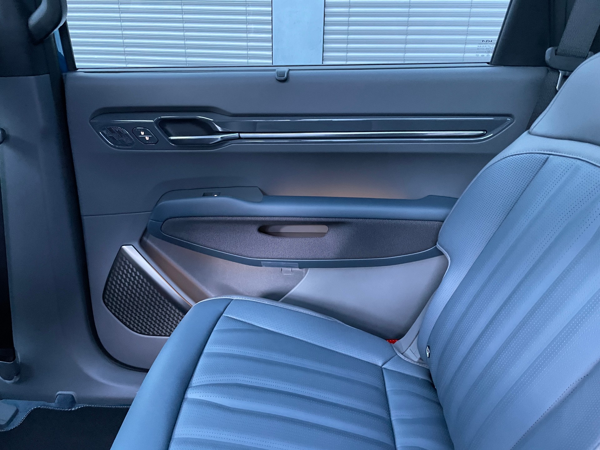KIA EV9 99,8 kWh GT-Line 4x4 mit Panoramadach, 7-Sitzer, Digitale Spiegel-image-21