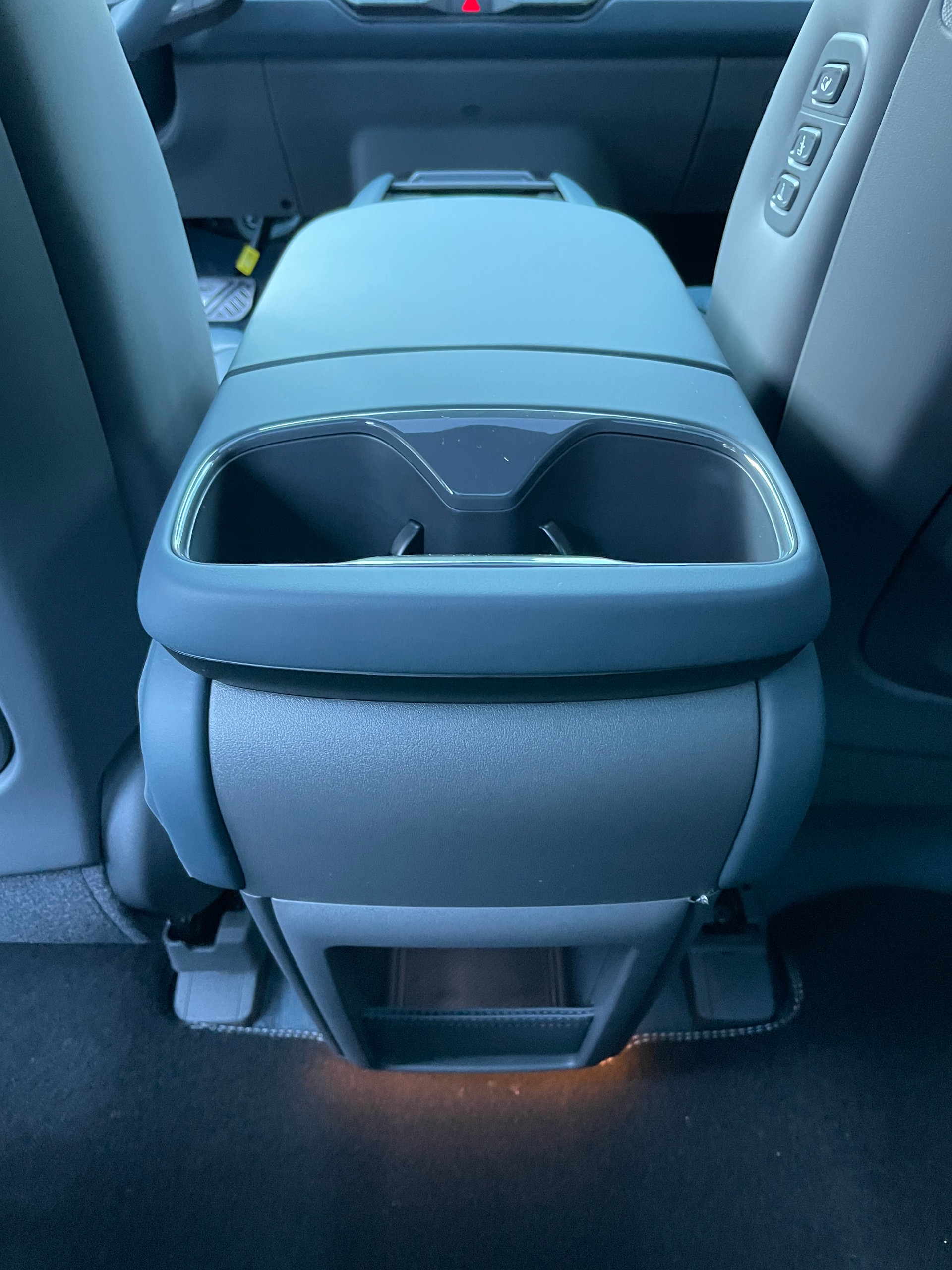 KIA EV9 99,8 kWh GT-Line 4x4 mit Panoramadach, 7-Sitzer, Digitale Spiegel-image-17