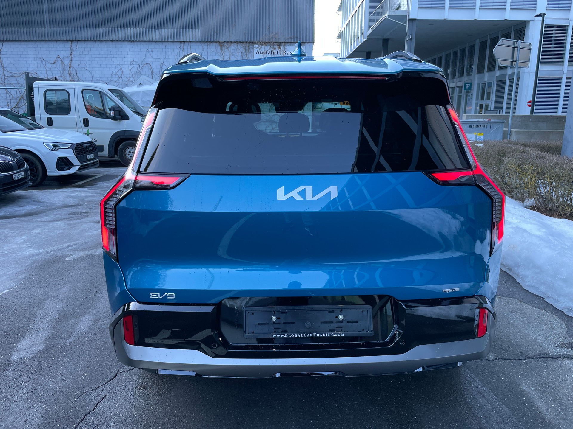 KIA EV9 99,8 kWh GT-Line 4x4 mit Panoramadach, 7-Sitzer, Digitale Spiegel-image-4