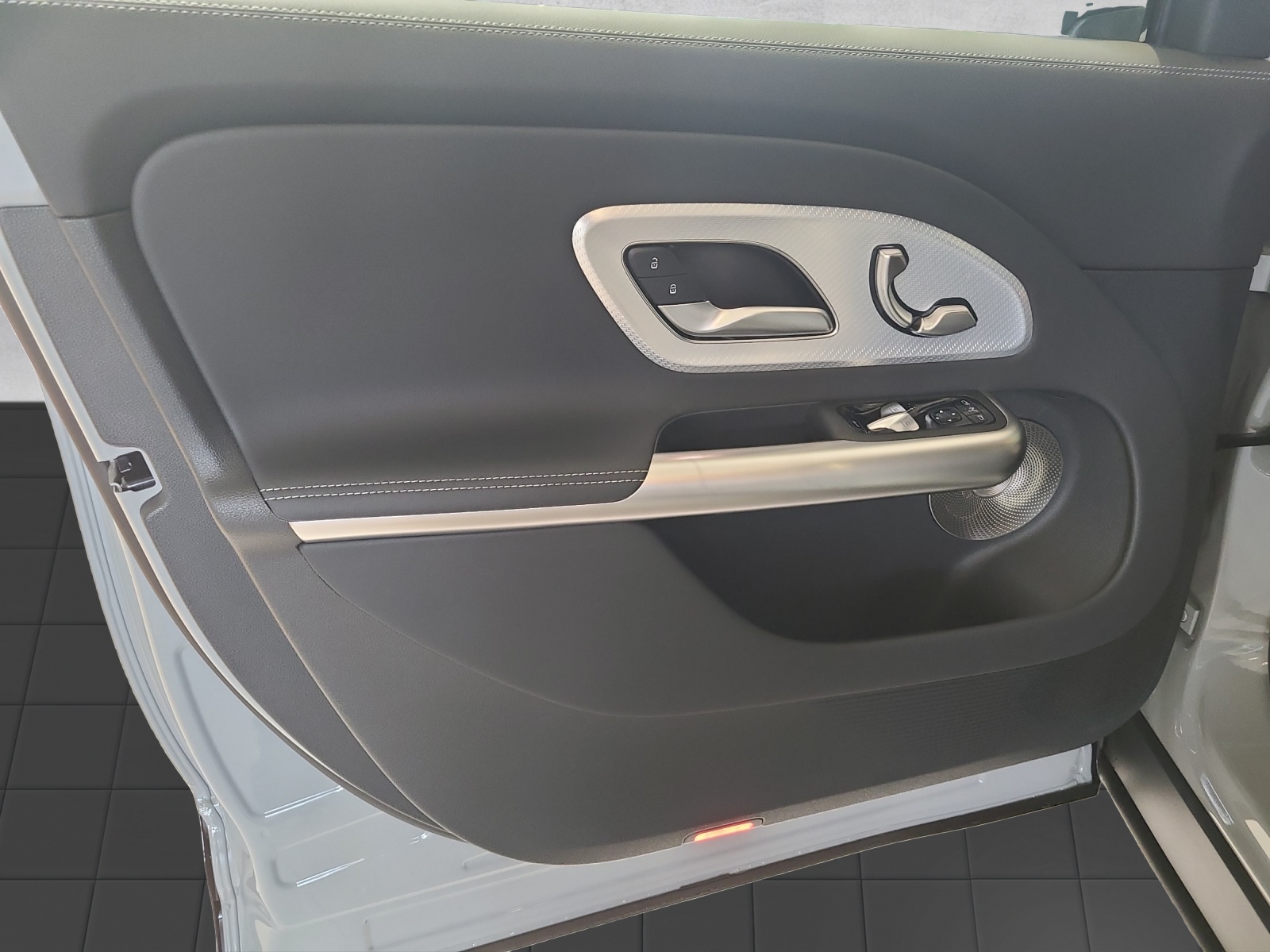 MERCEDES-BENZ GLB 220 4Matic 8G-Tronic-image-8