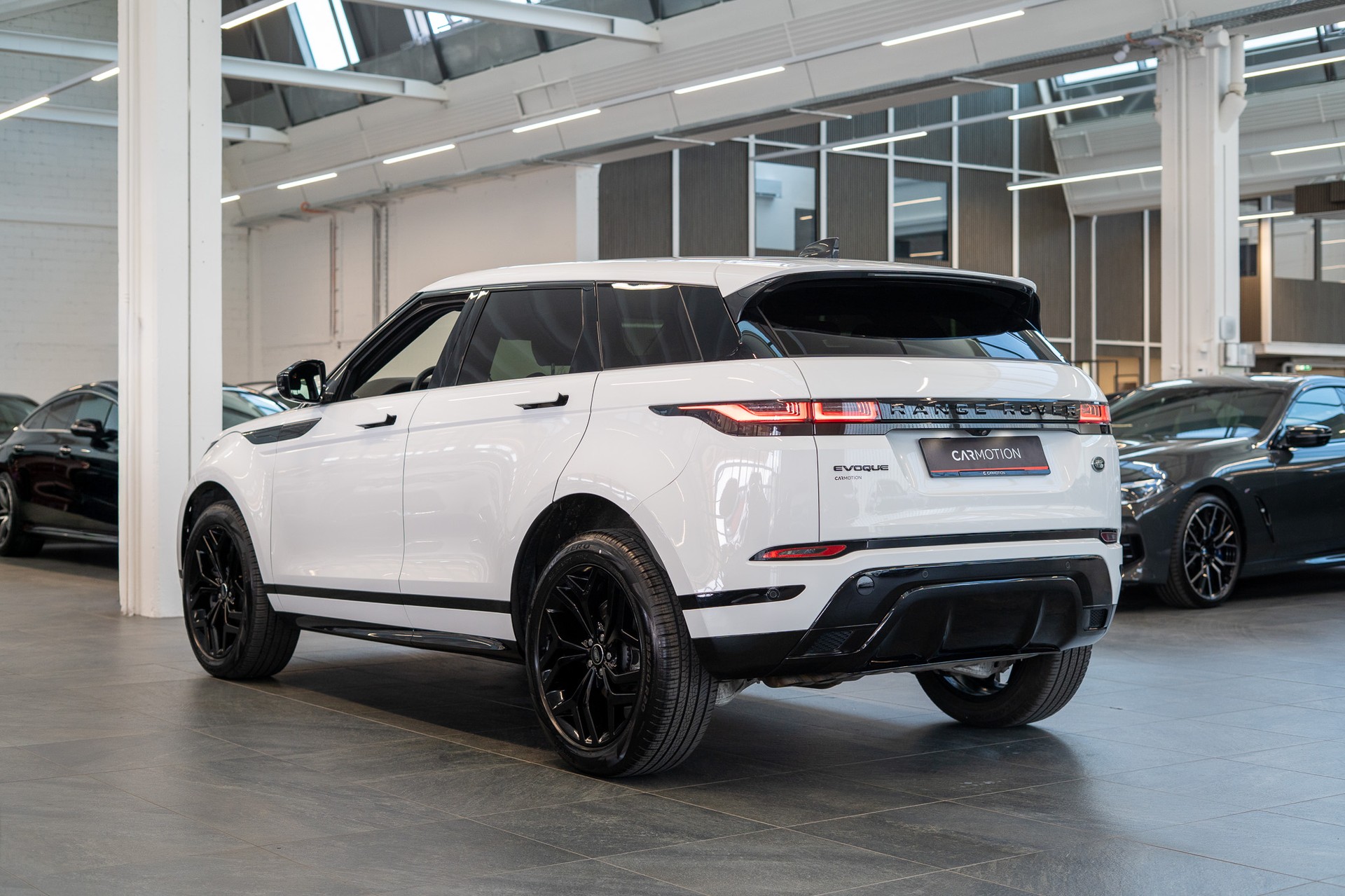 LAND ROVER Range Rover Evoque 2.0 D 165 R-Dynamic SE / Meridian Sound / Rückfahrkamera-showroom-element-3