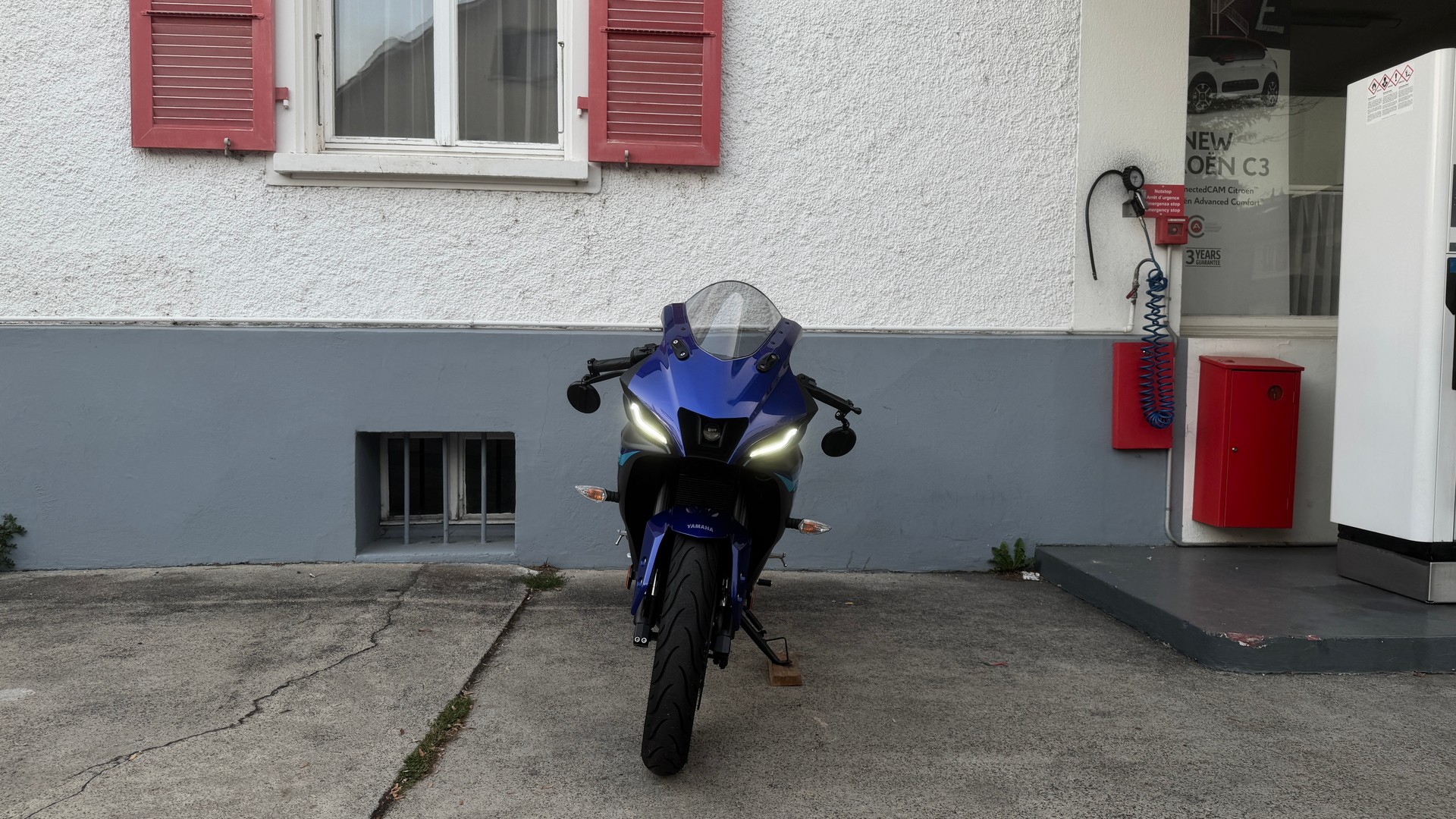YAMAHA YZF-R 125 ABS-image-4