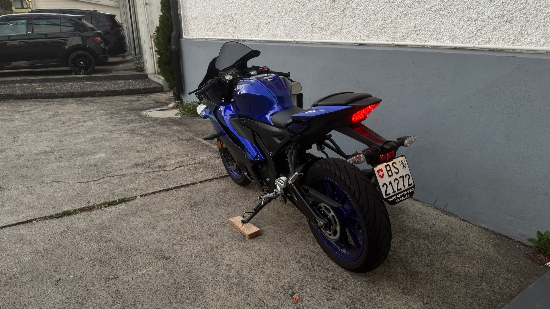 YAMAHA YZF-R 125 ABS-image-2