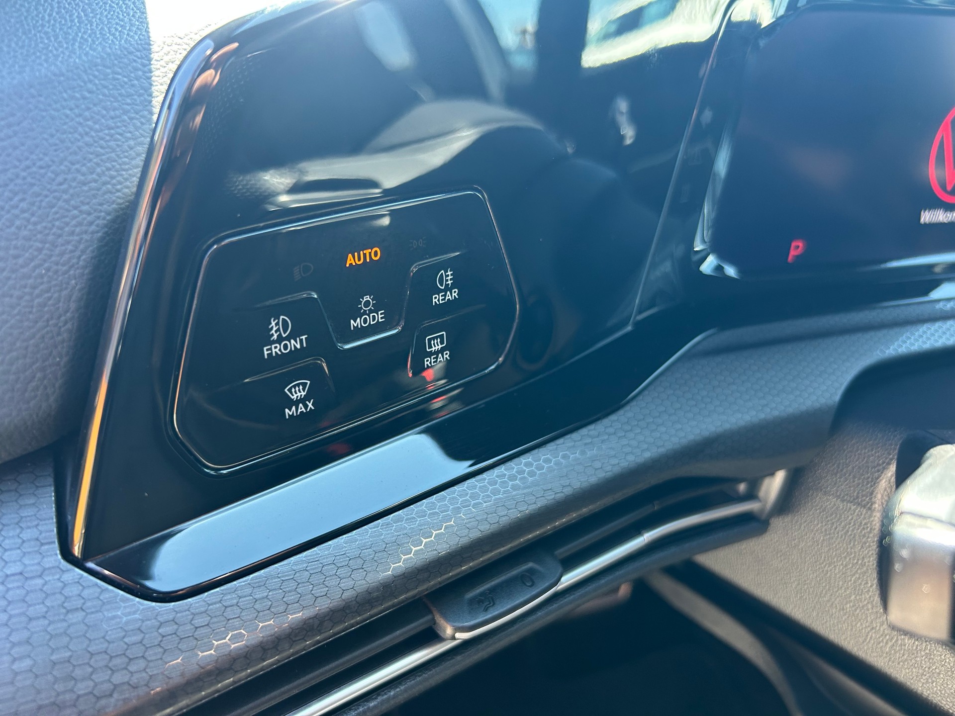 VW Golf 2.0 TSI GTI DSG-image-14