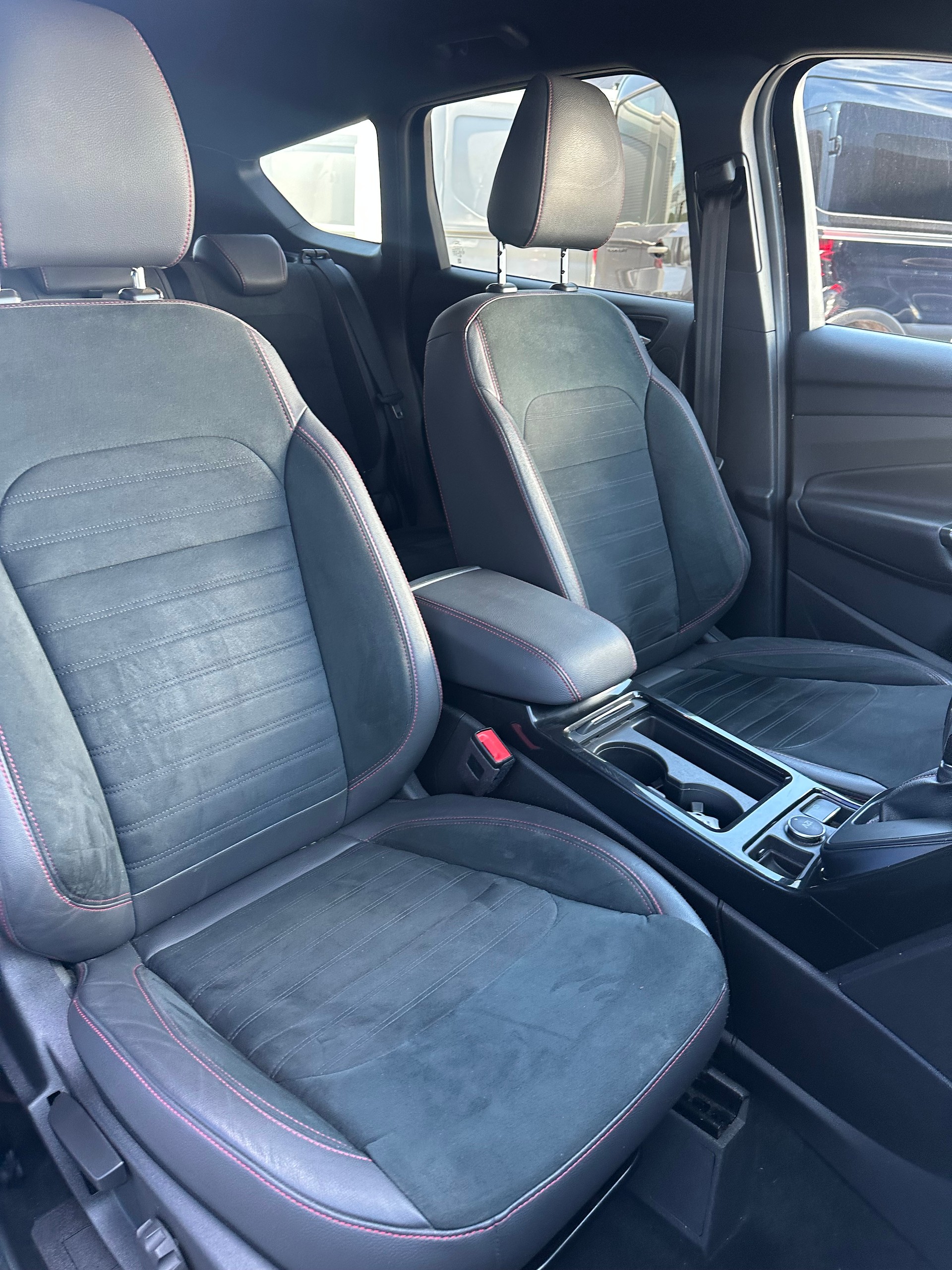 FORD Kuga 2.0 TDCi 150 ST-Line FPS-image-14