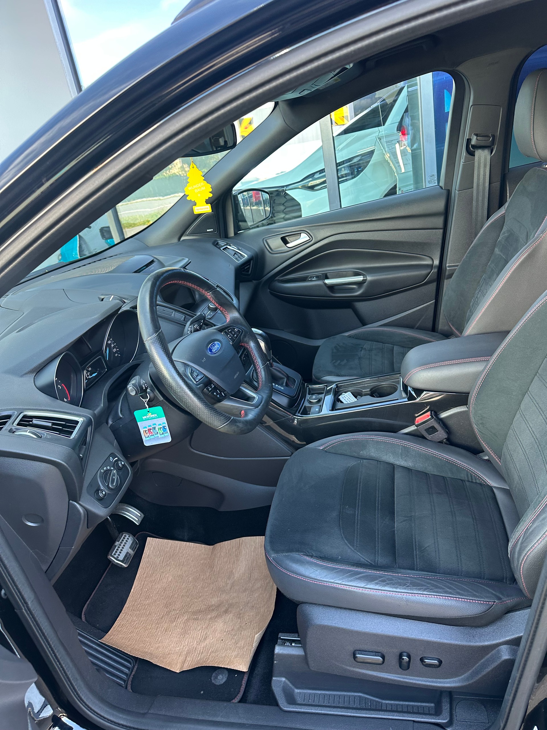 FORD Kuga 2.0 TDCi 150 ST-Line FPS-image-10
