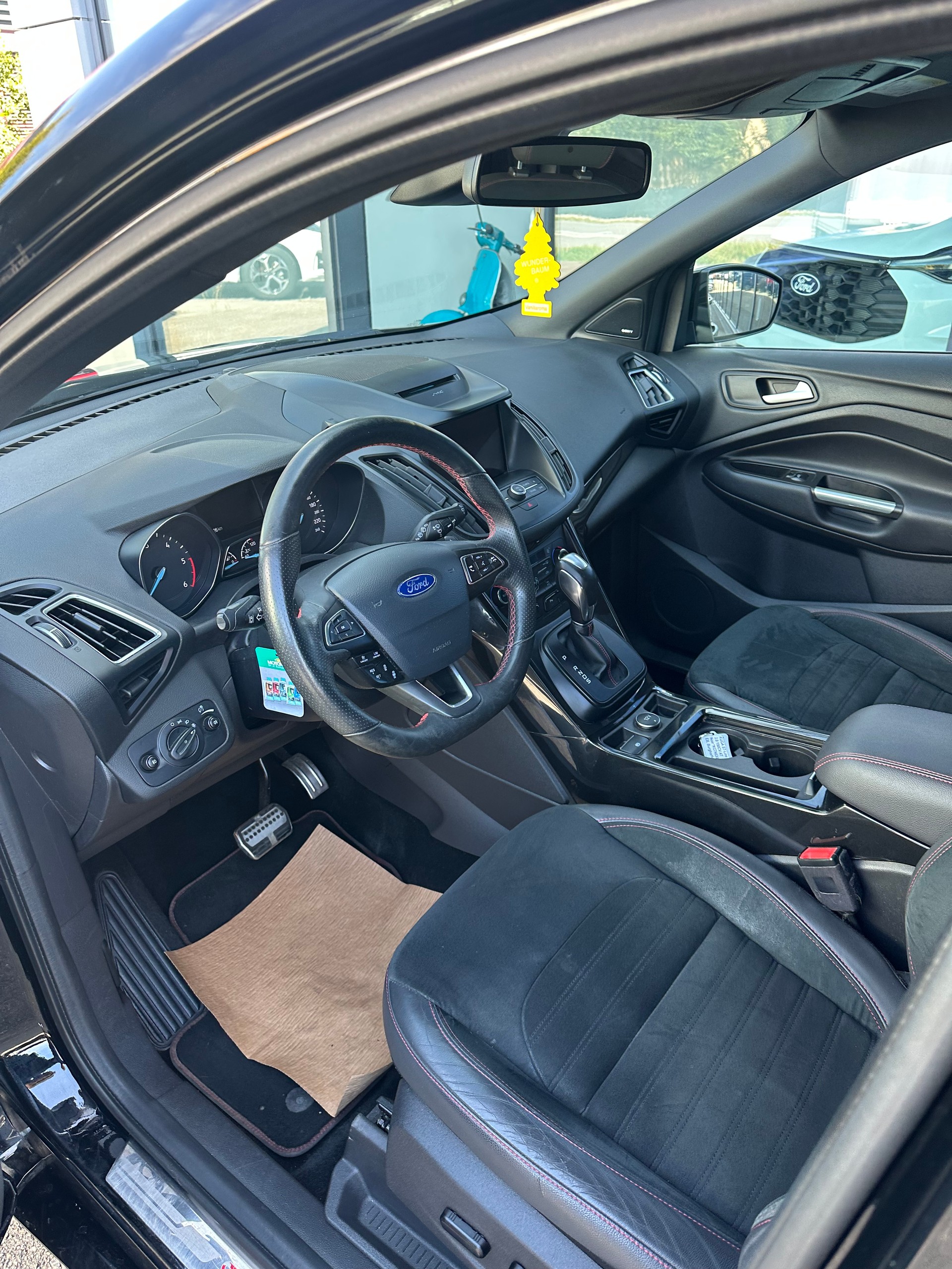 FORD Kuga 2.0 TDCi 150 ST-Line FPS-image-9